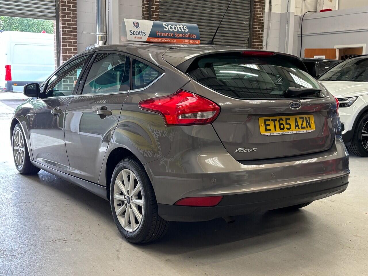Ford Focus view 7