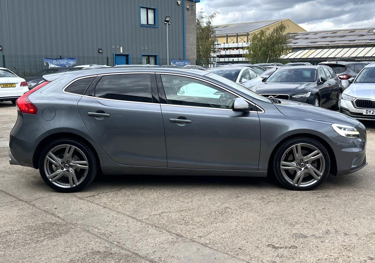 Volvo V40 view 7