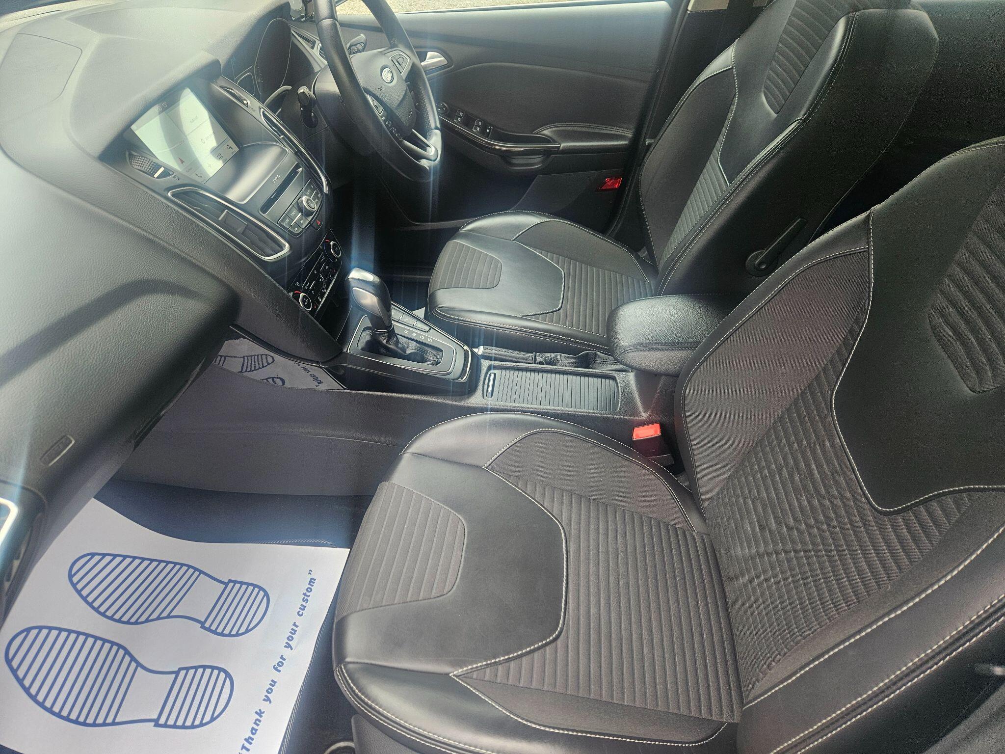 2017 Ford Focus image 17