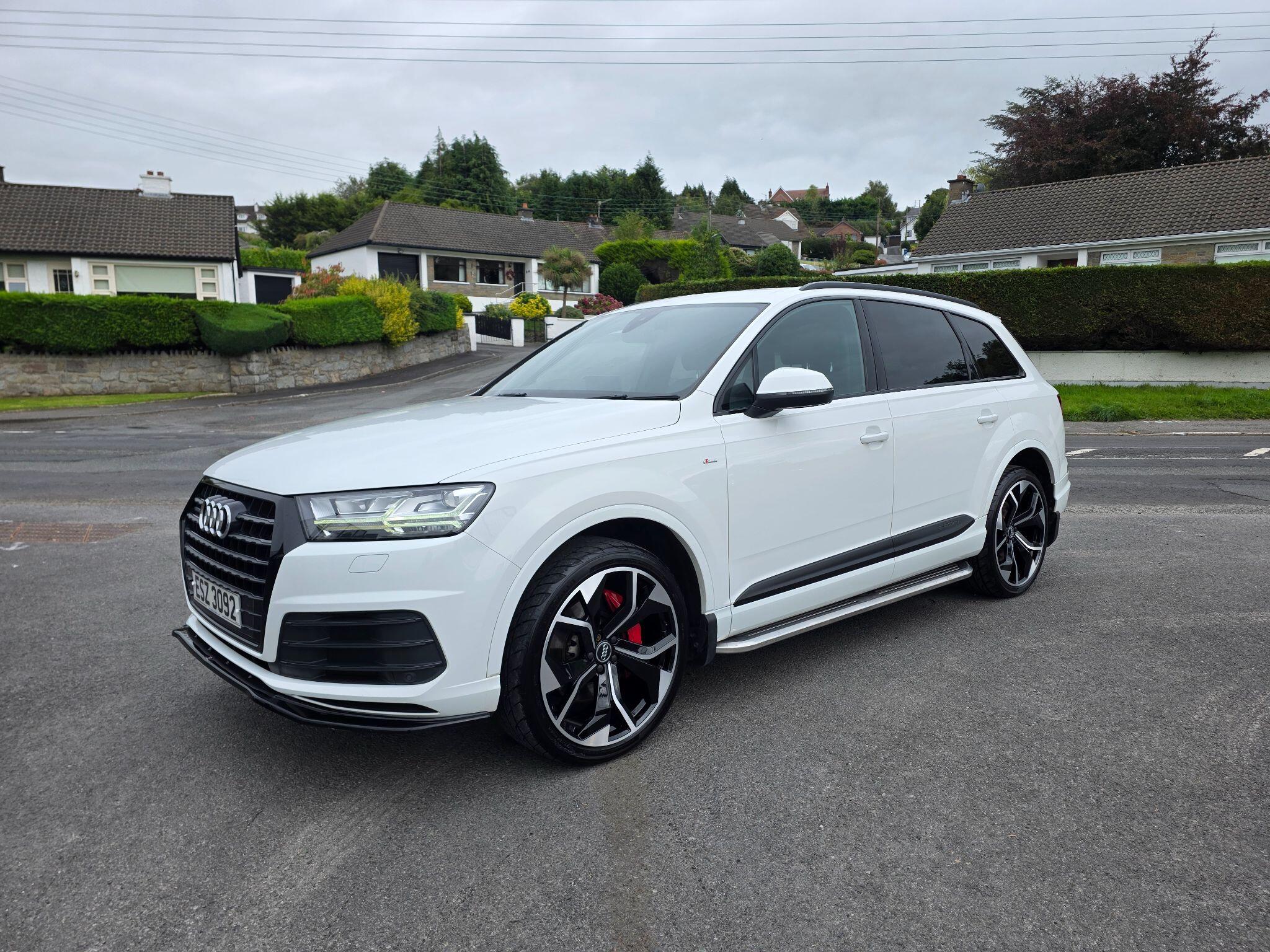 Audi Q7 view 8
