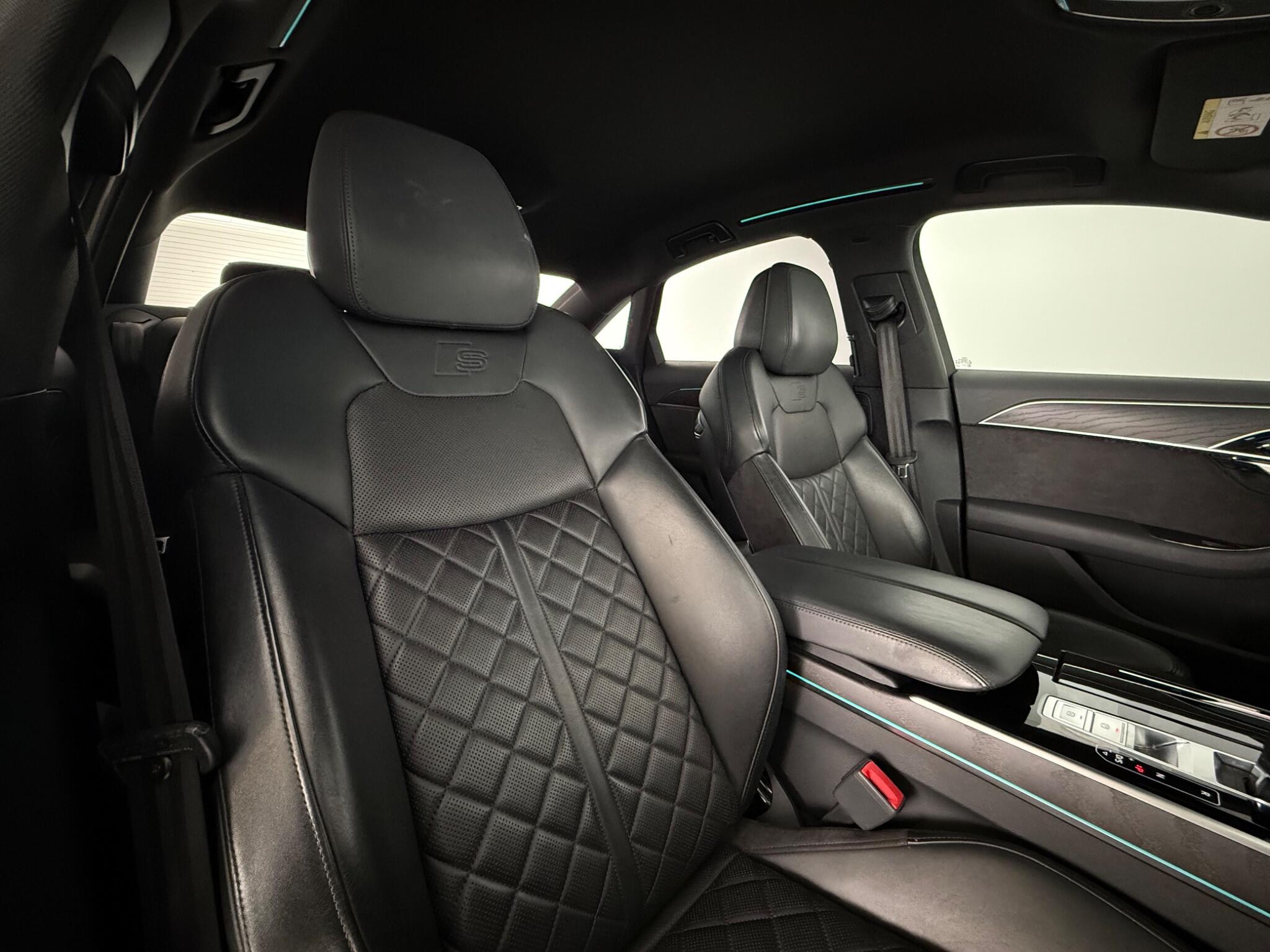 Audi A8 view 39