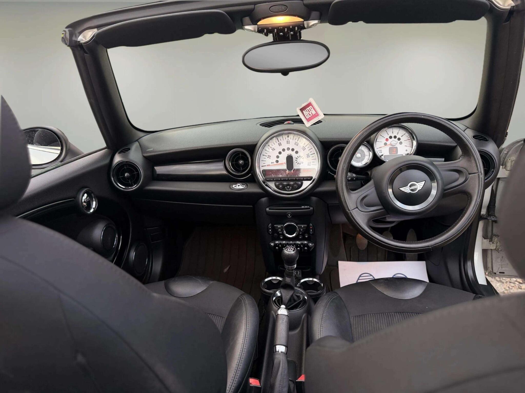 Mini Convertible view 33