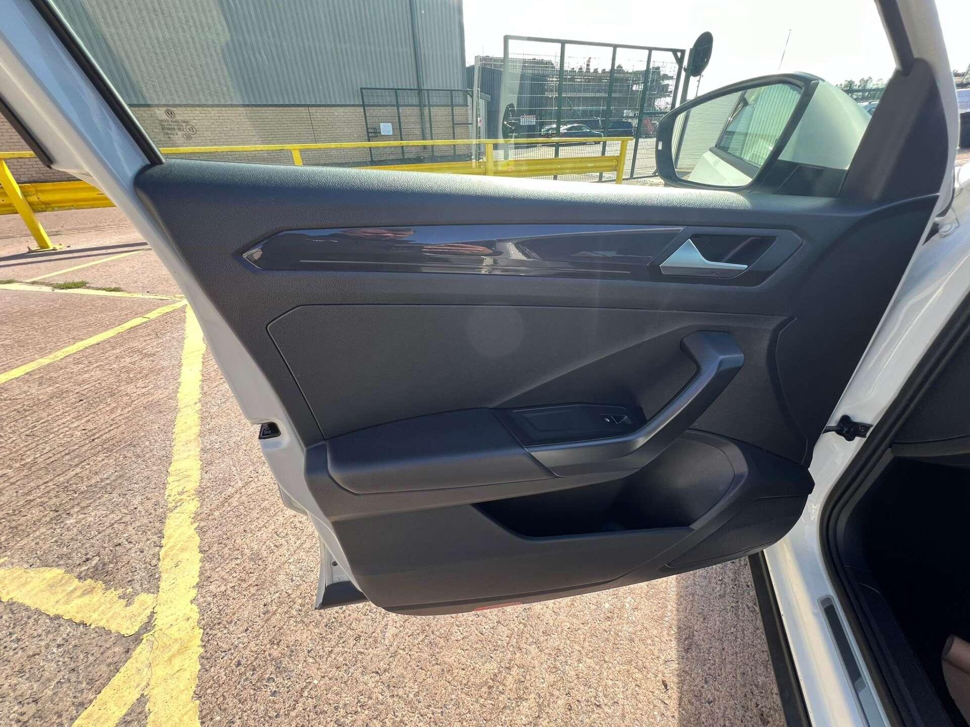 Volkswagen T-Roc view 54