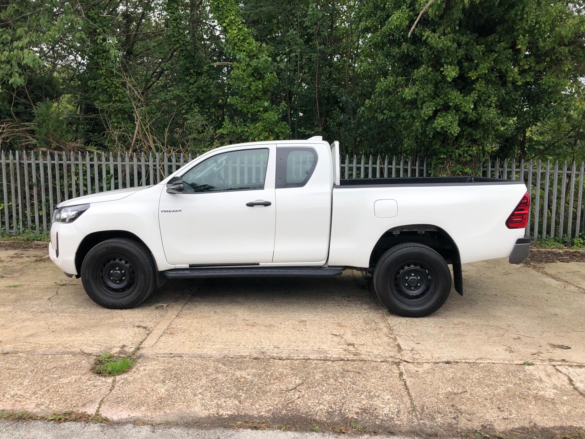 Toyota Hilux view 4