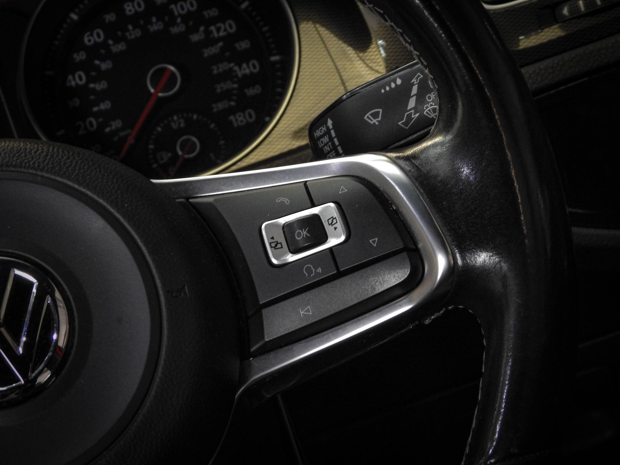 Volkswagen Golf view 28