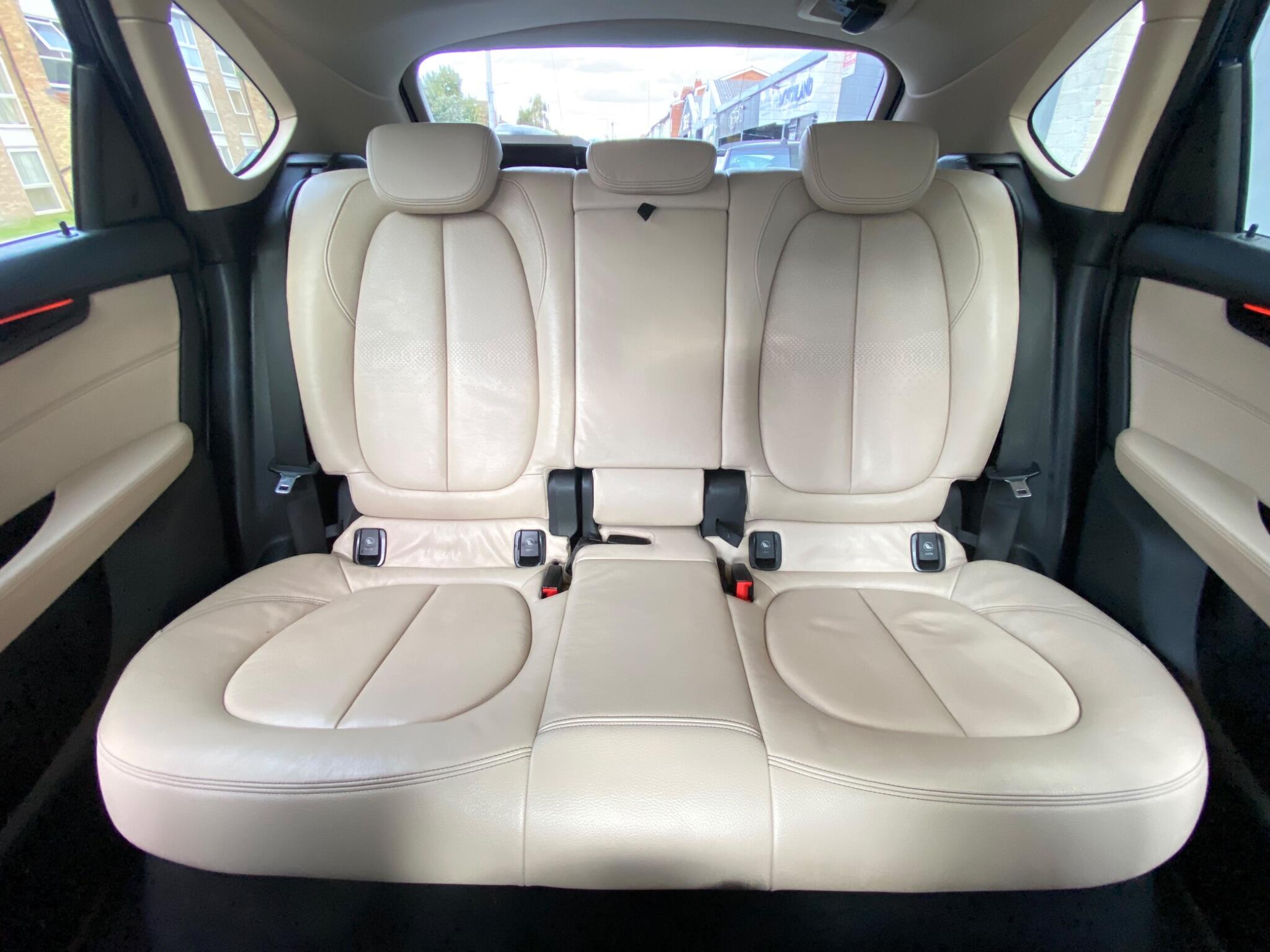 BMW 2 Series view 22