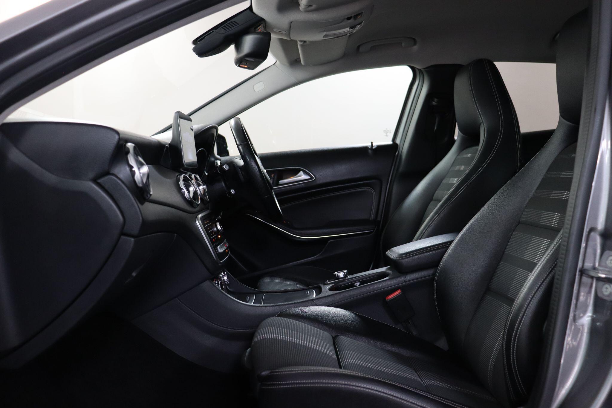 Mercedes-Benz Gla view 41