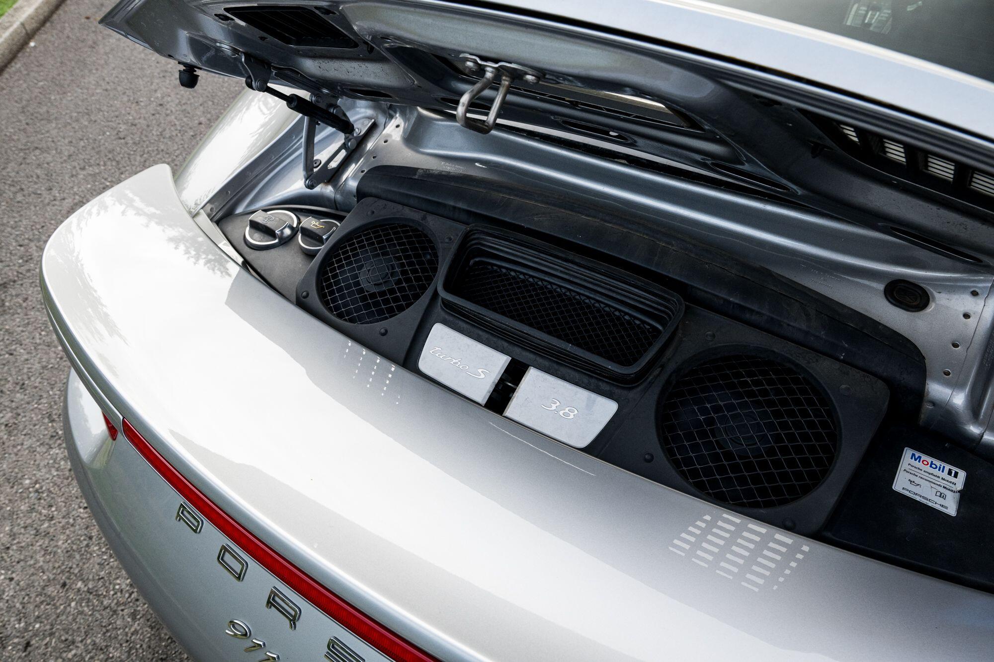 Porsche 911 view 39
