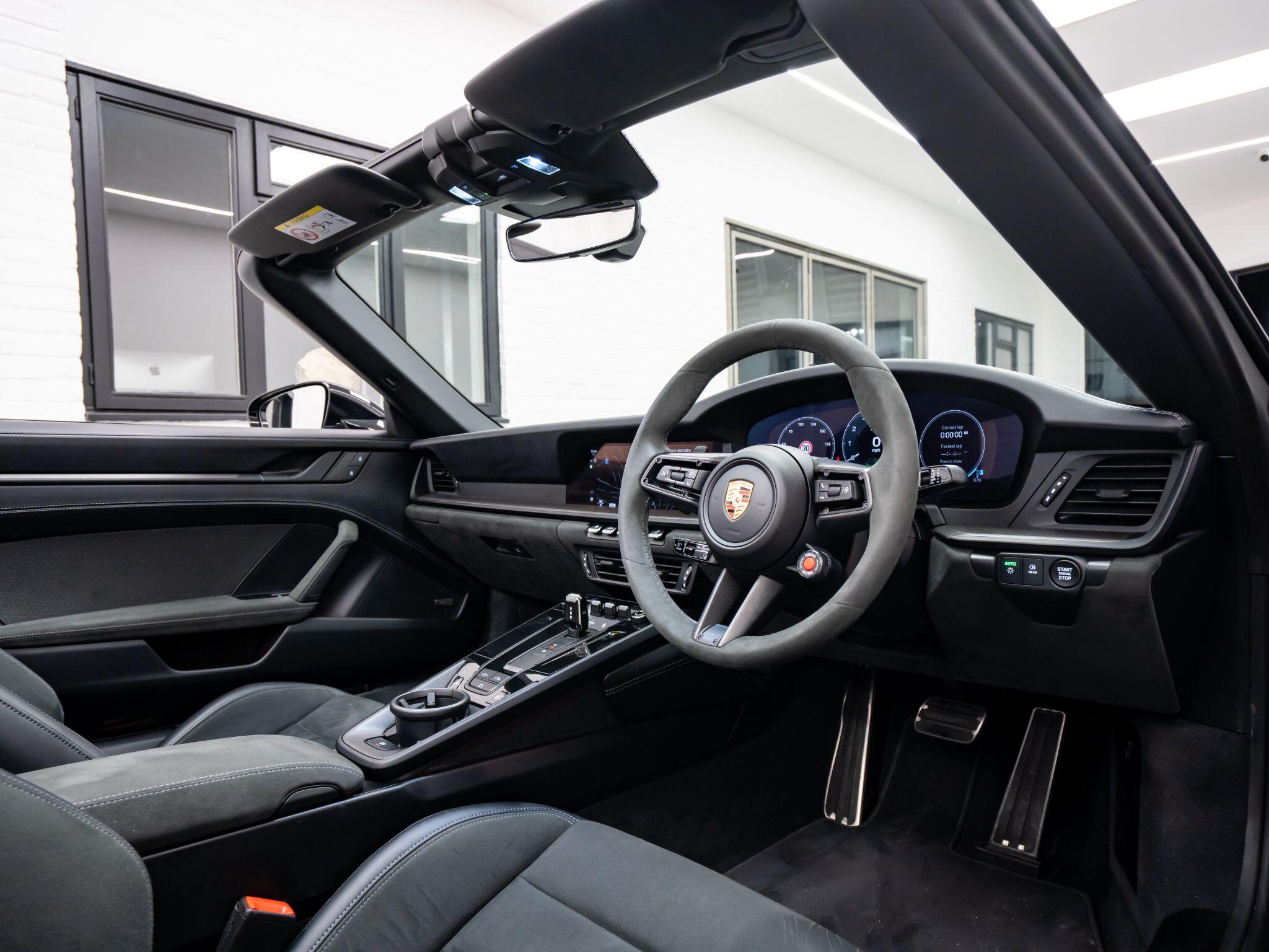 Porsche 911 view 8