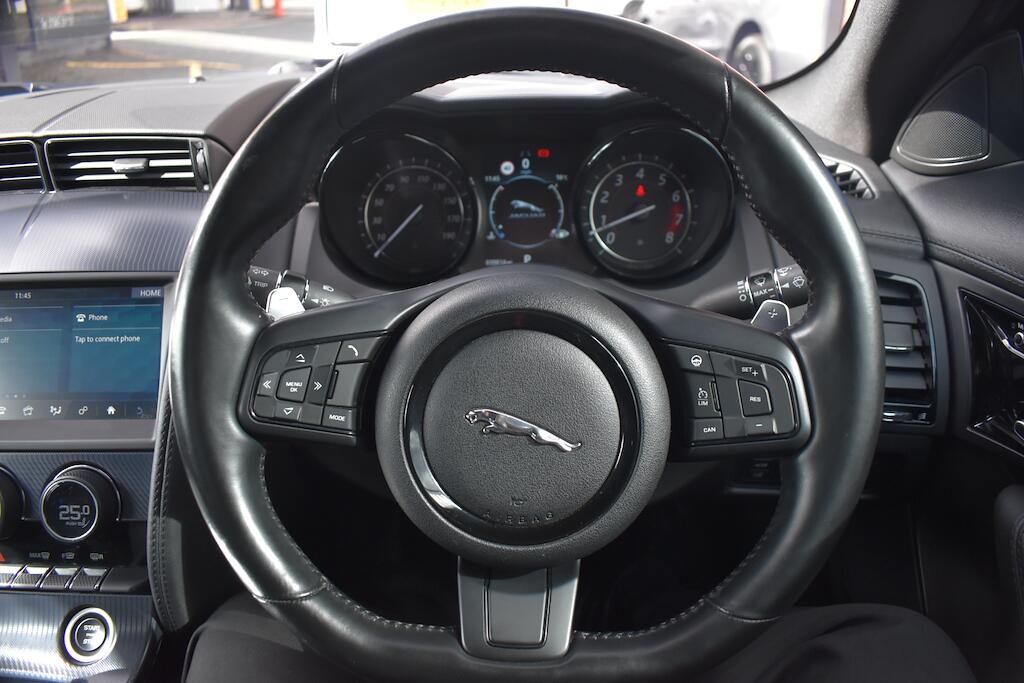 Jaguar F-Type view 40