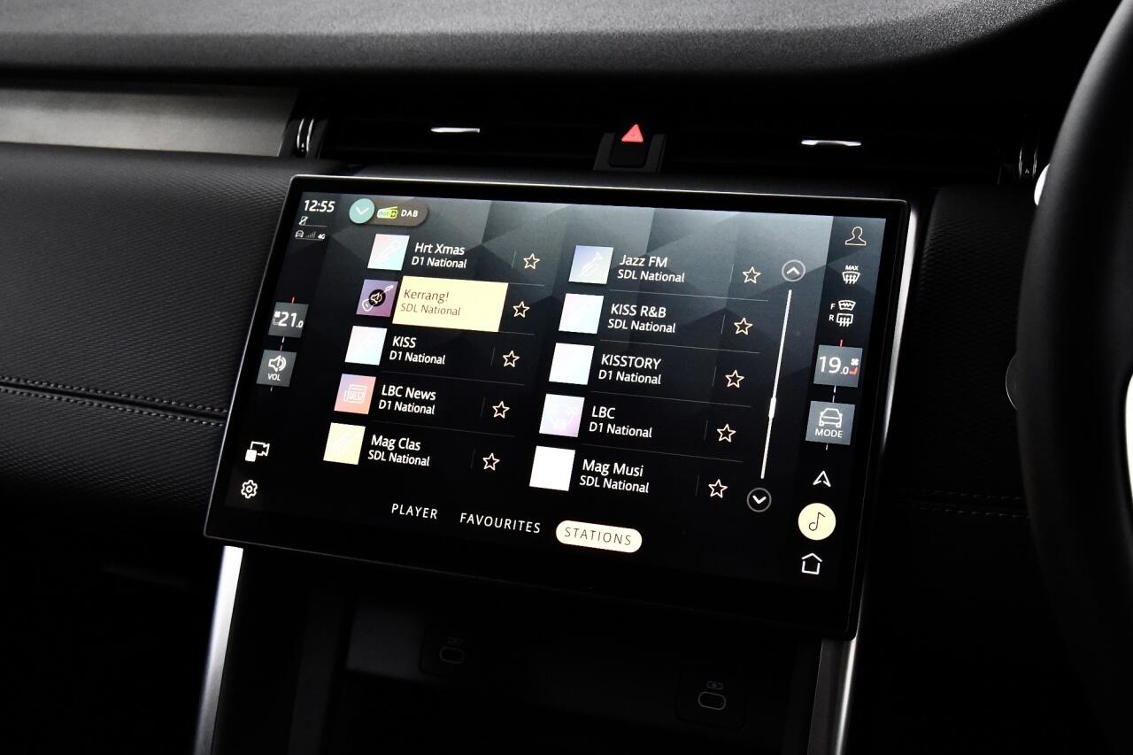 Land Rover Discovery Sport view 36