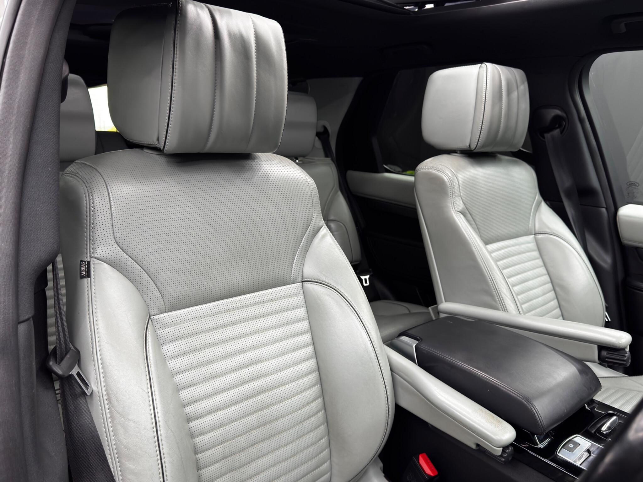 Land Rover Discovery view 12