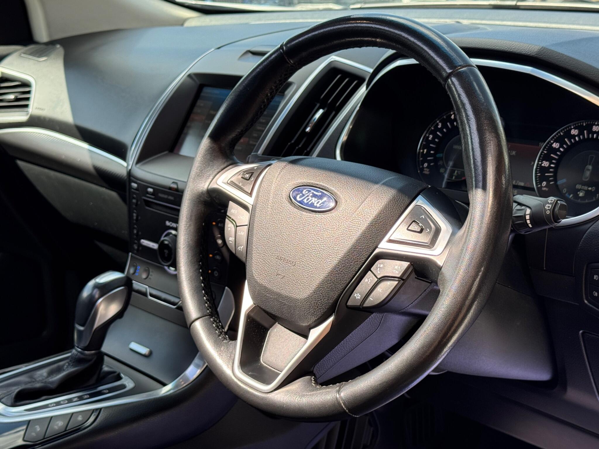 Ford Edge view 20