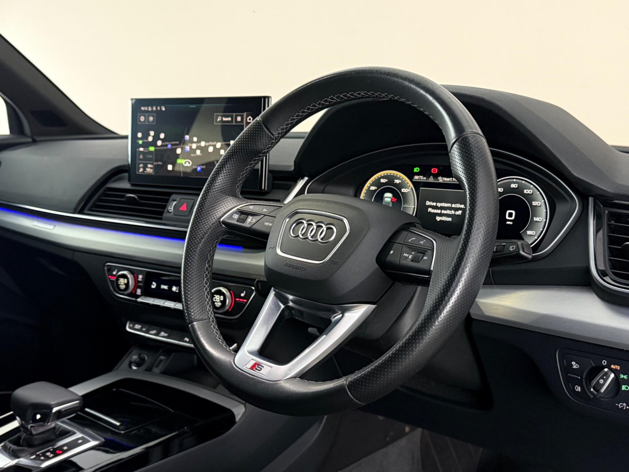 Audi Q5 view 3