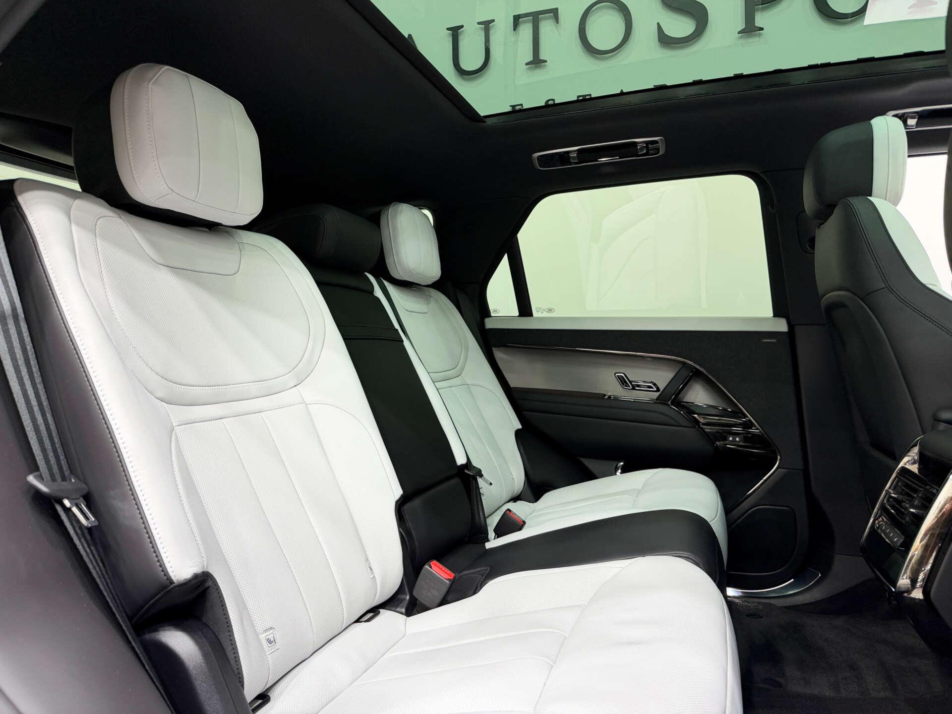 Land Rover Range Rover Sport view 13