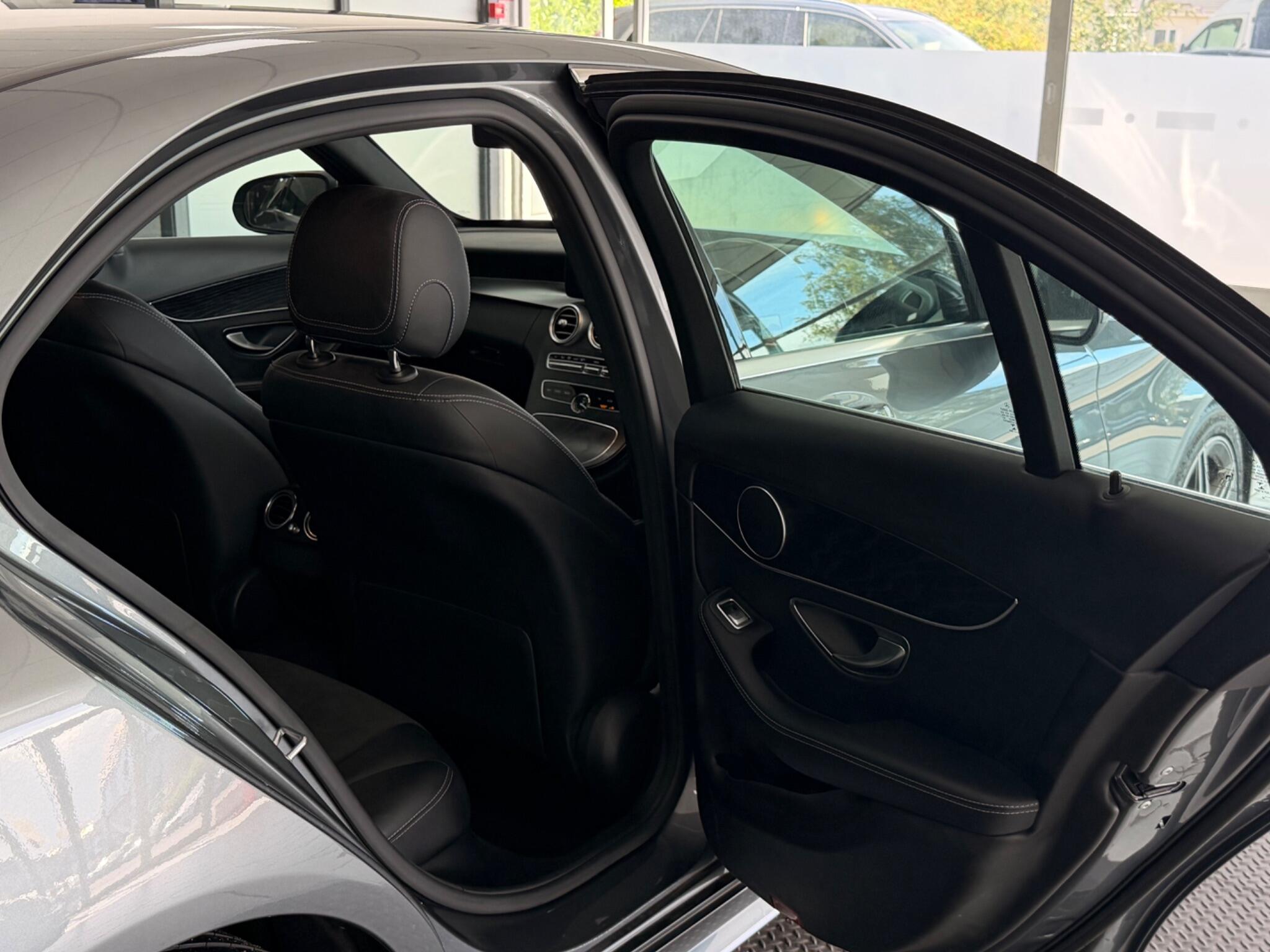 Mercedes-Benz C-Class view 40