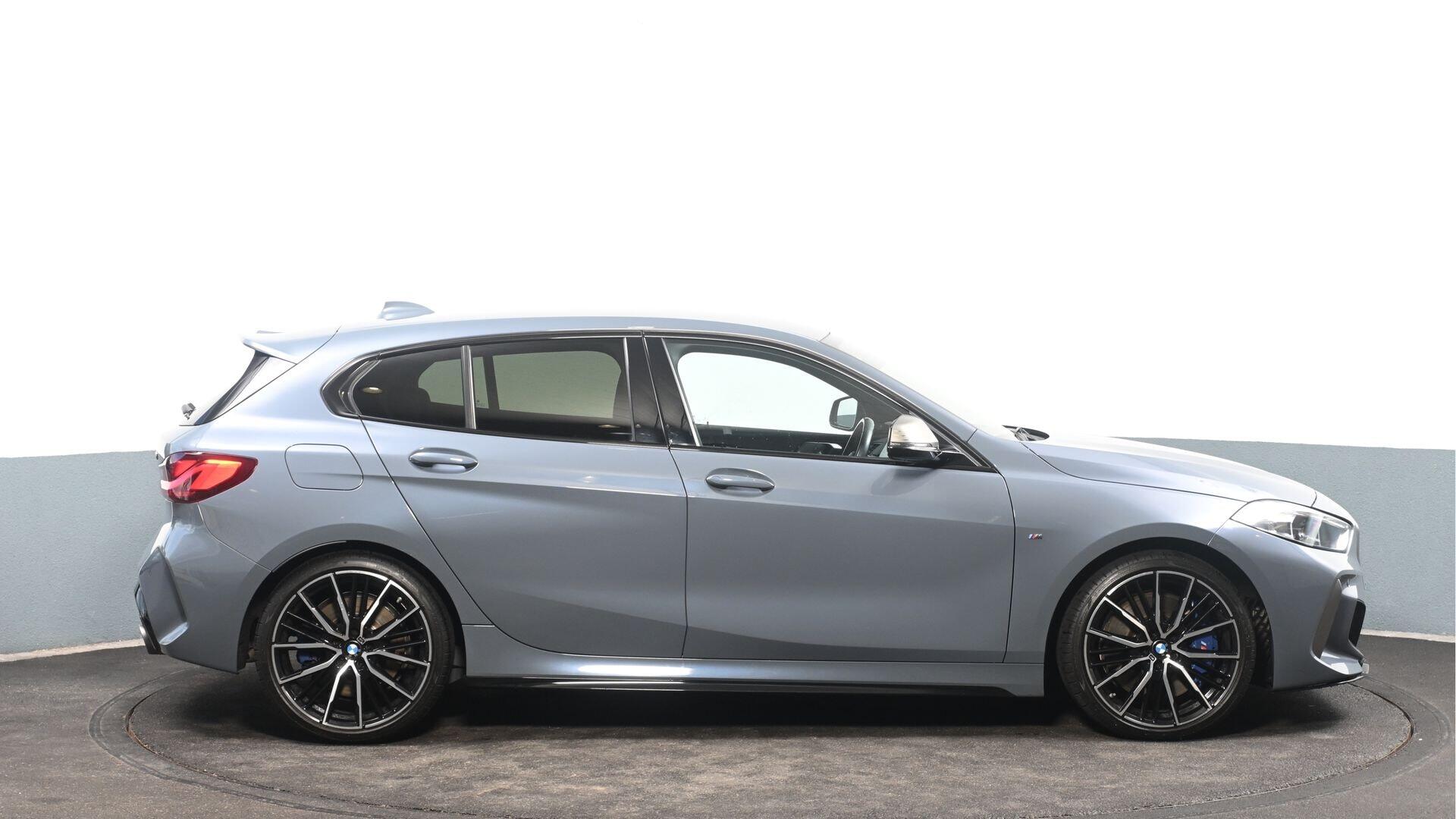BMW 1 Series view 3
