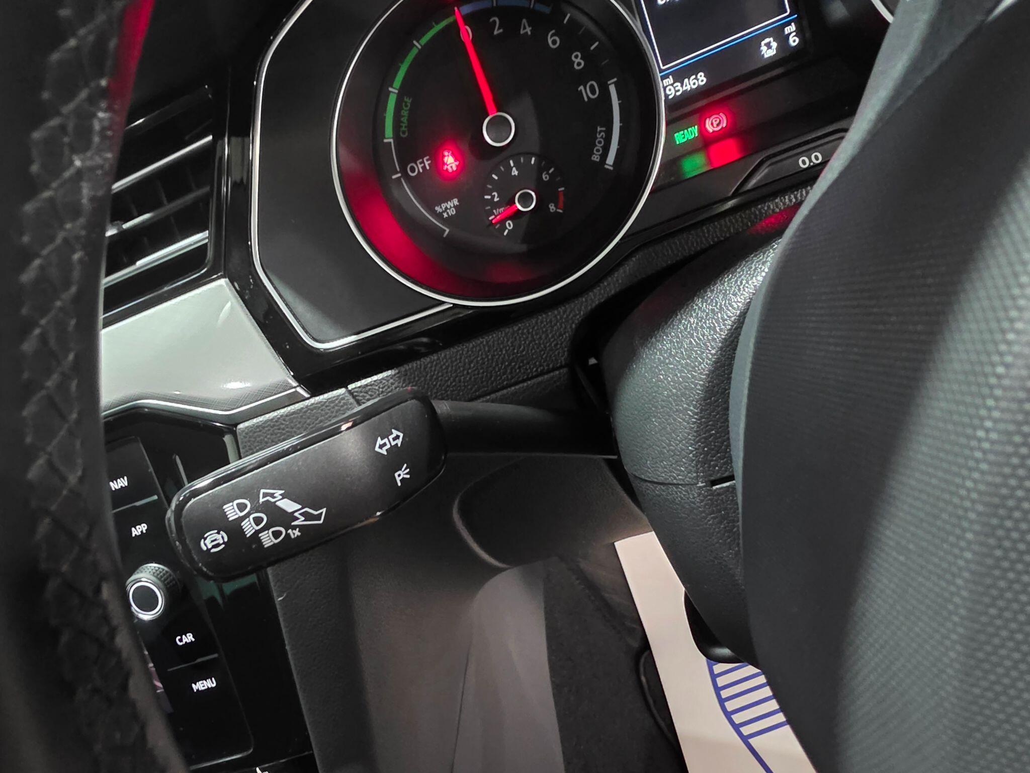 Volkswagen Passat view 21