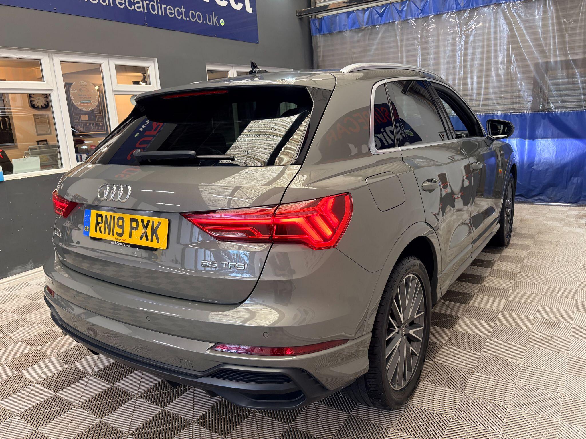 Audi Q3 view 3