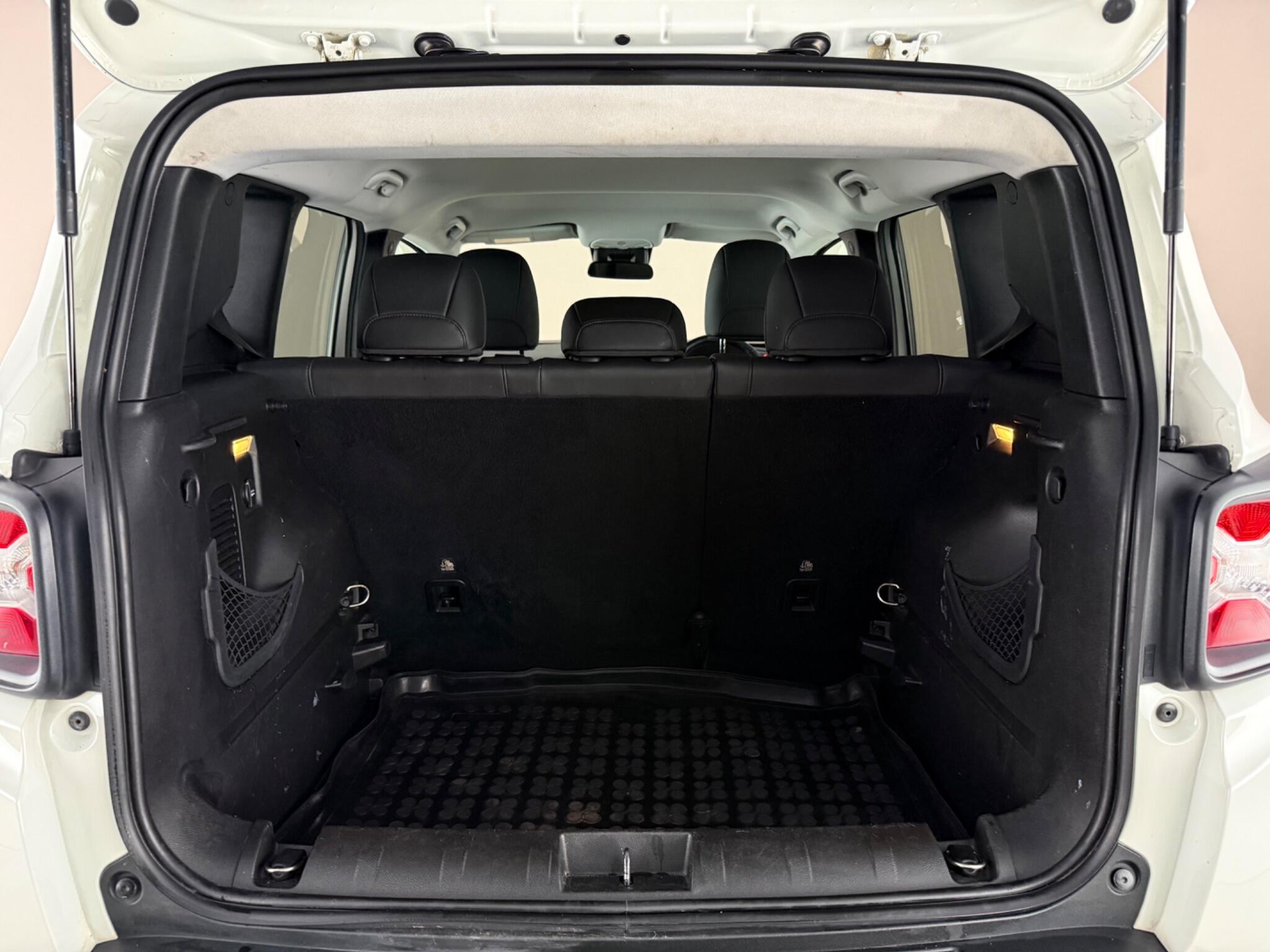 Jeep Renegade view 10