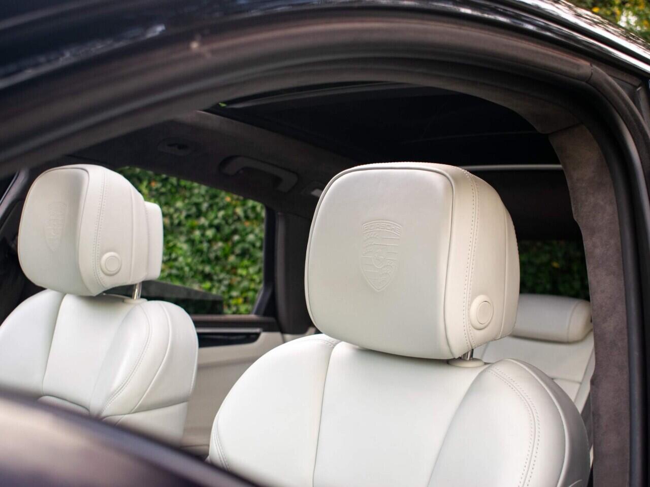 Porsche Macan view 37