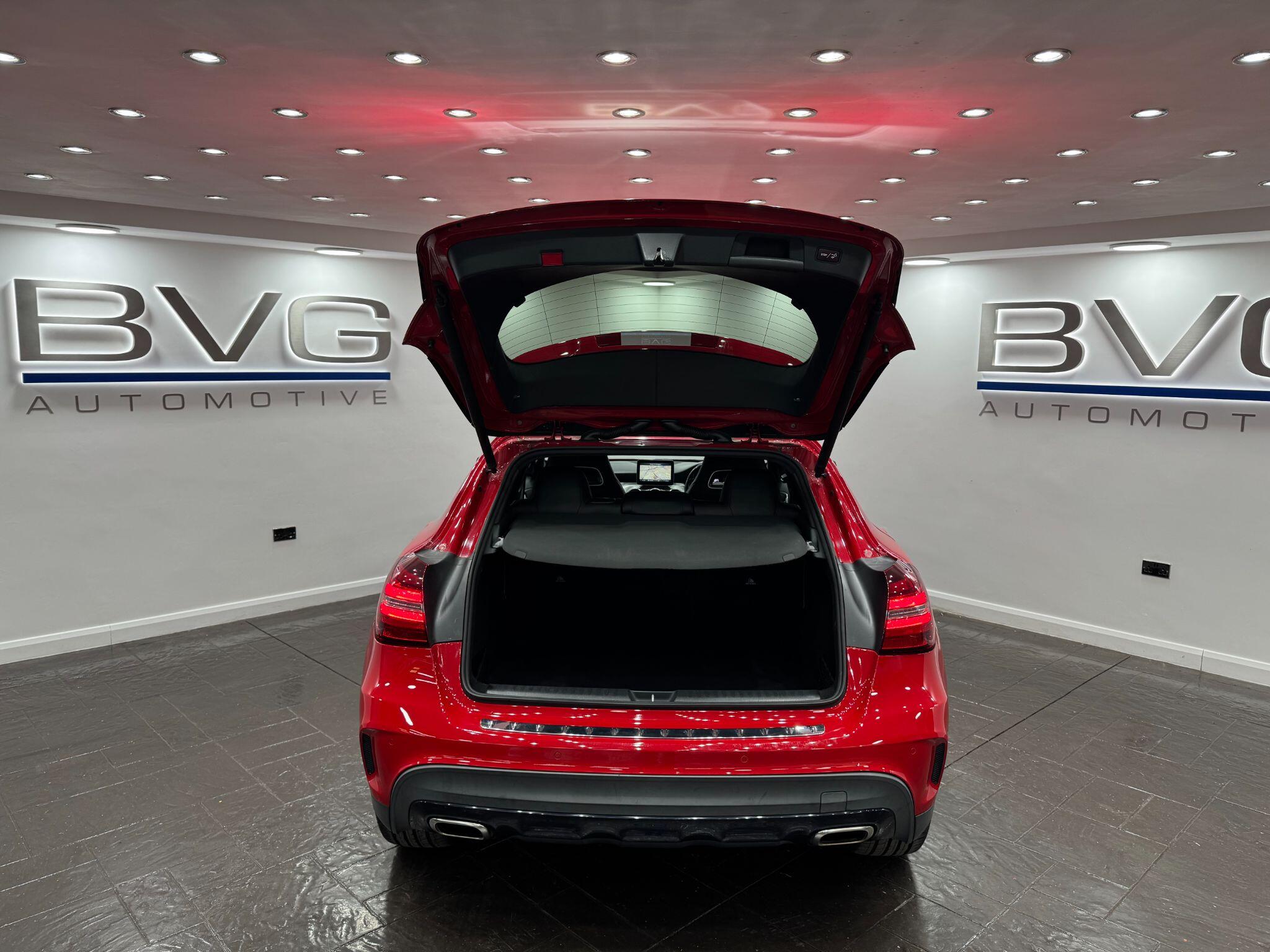 Mercedes-Benz Gla view 52