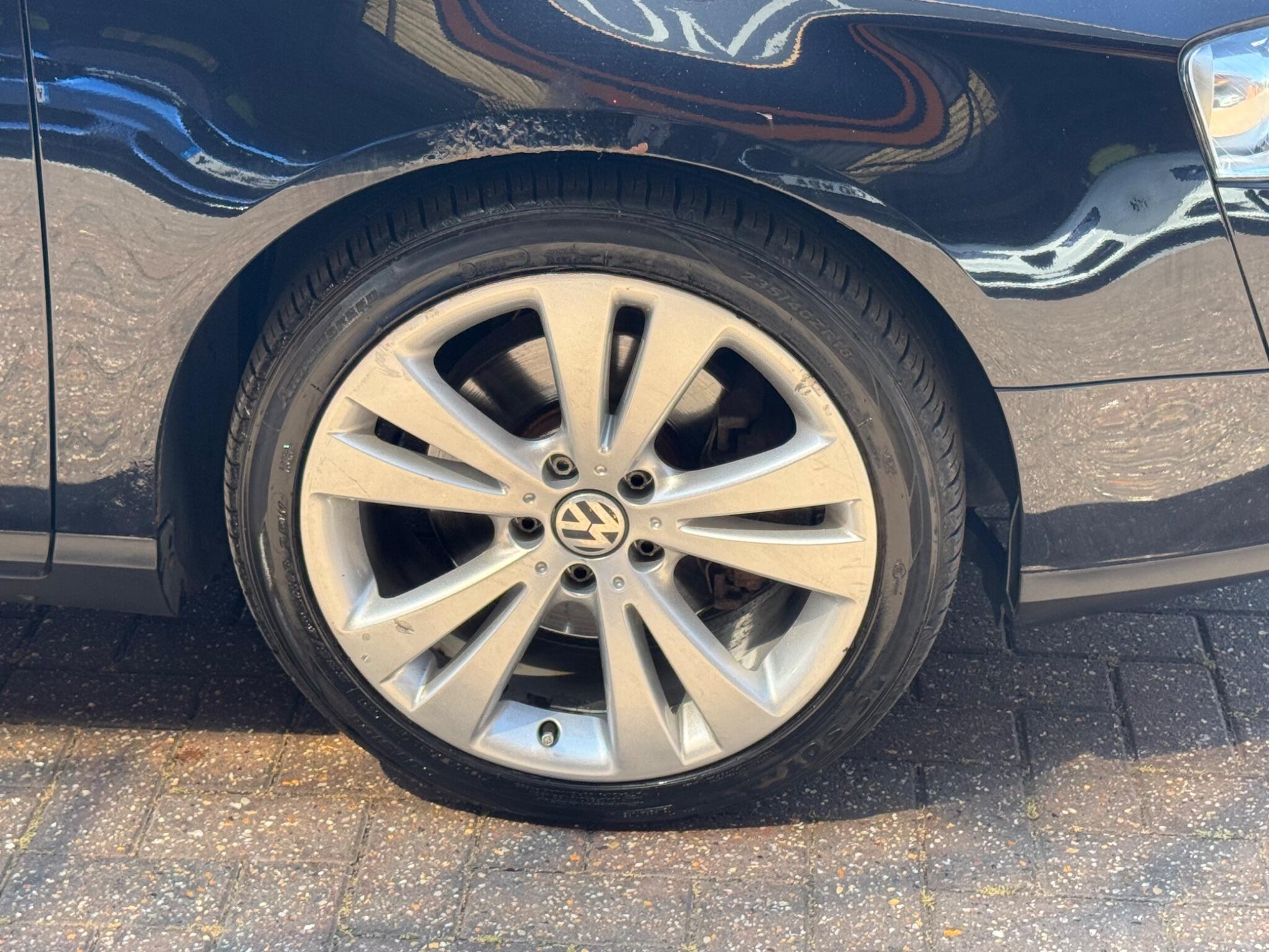 Volkswagen Passat view 25