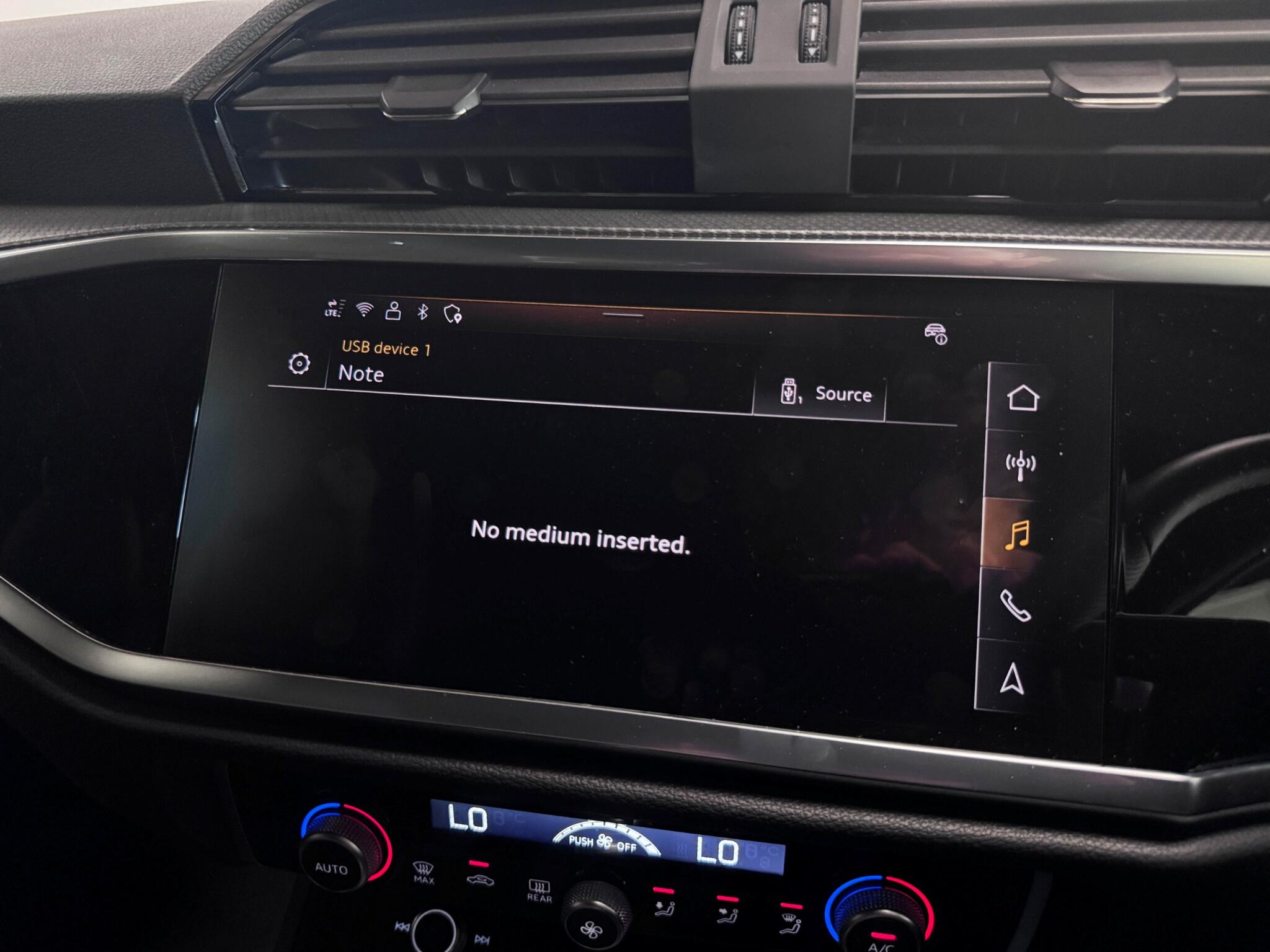 Audi Q3 view 46