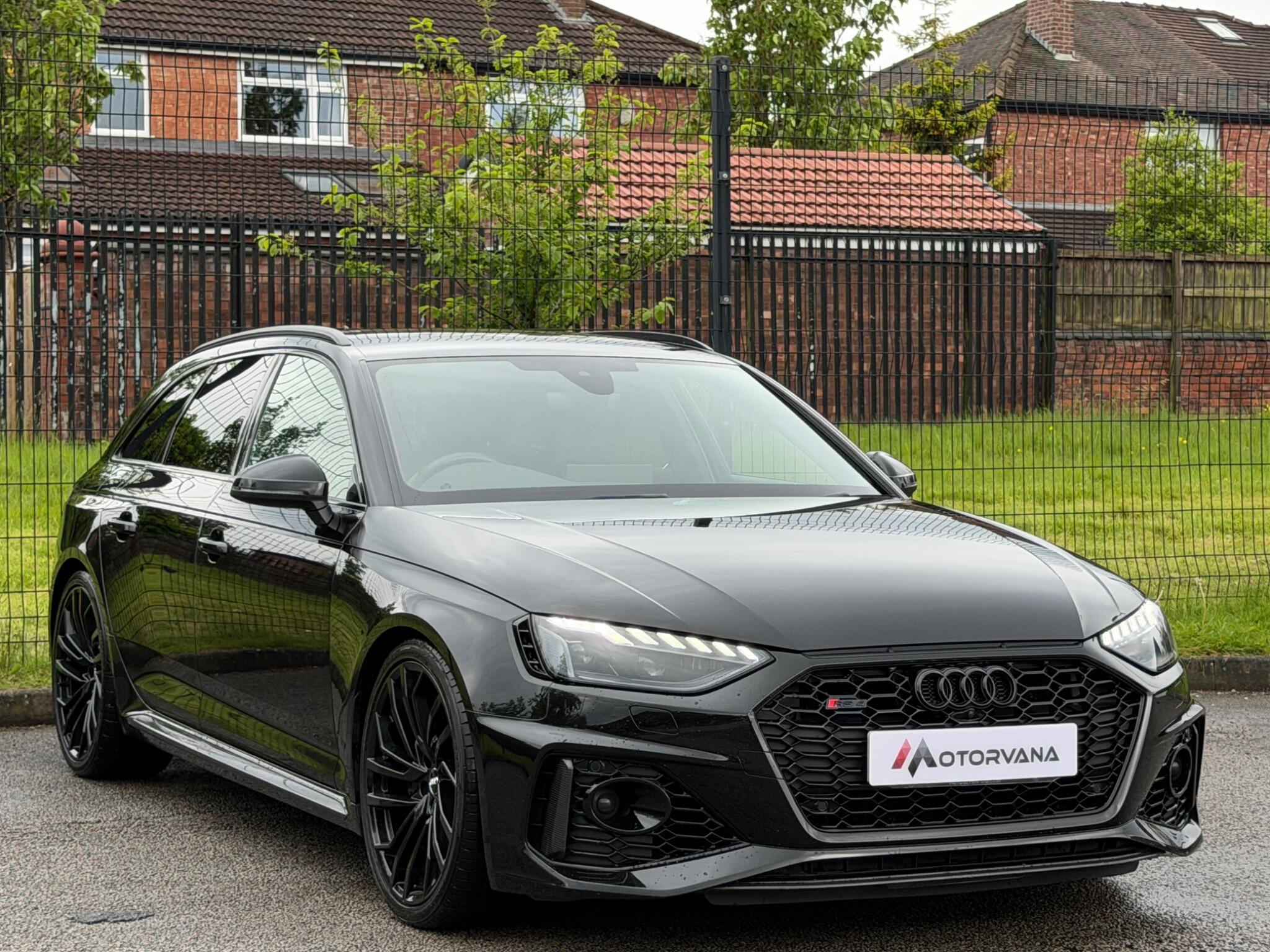 Audi RS4 view 6