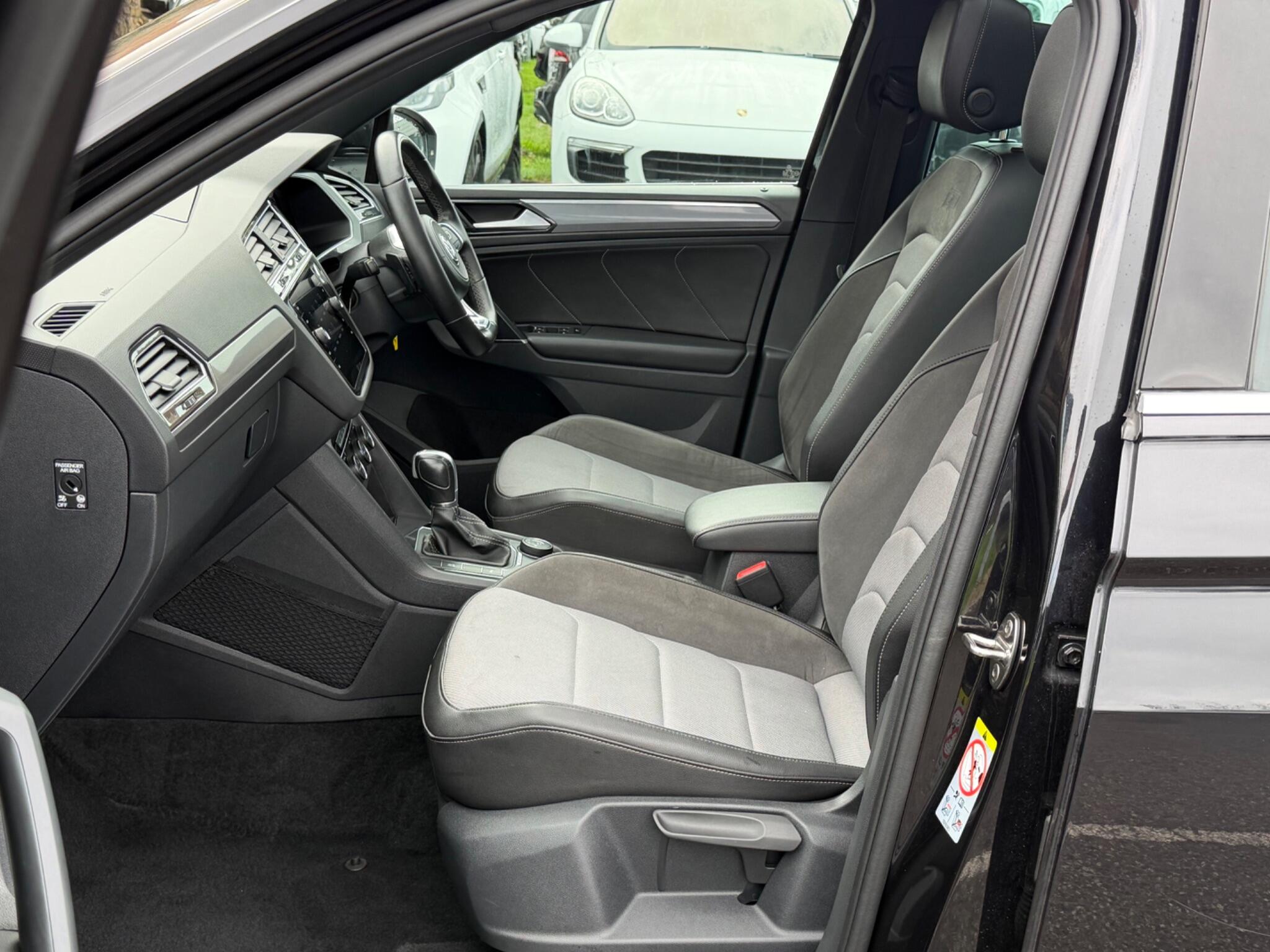 Volkswagen Tiguan view 17