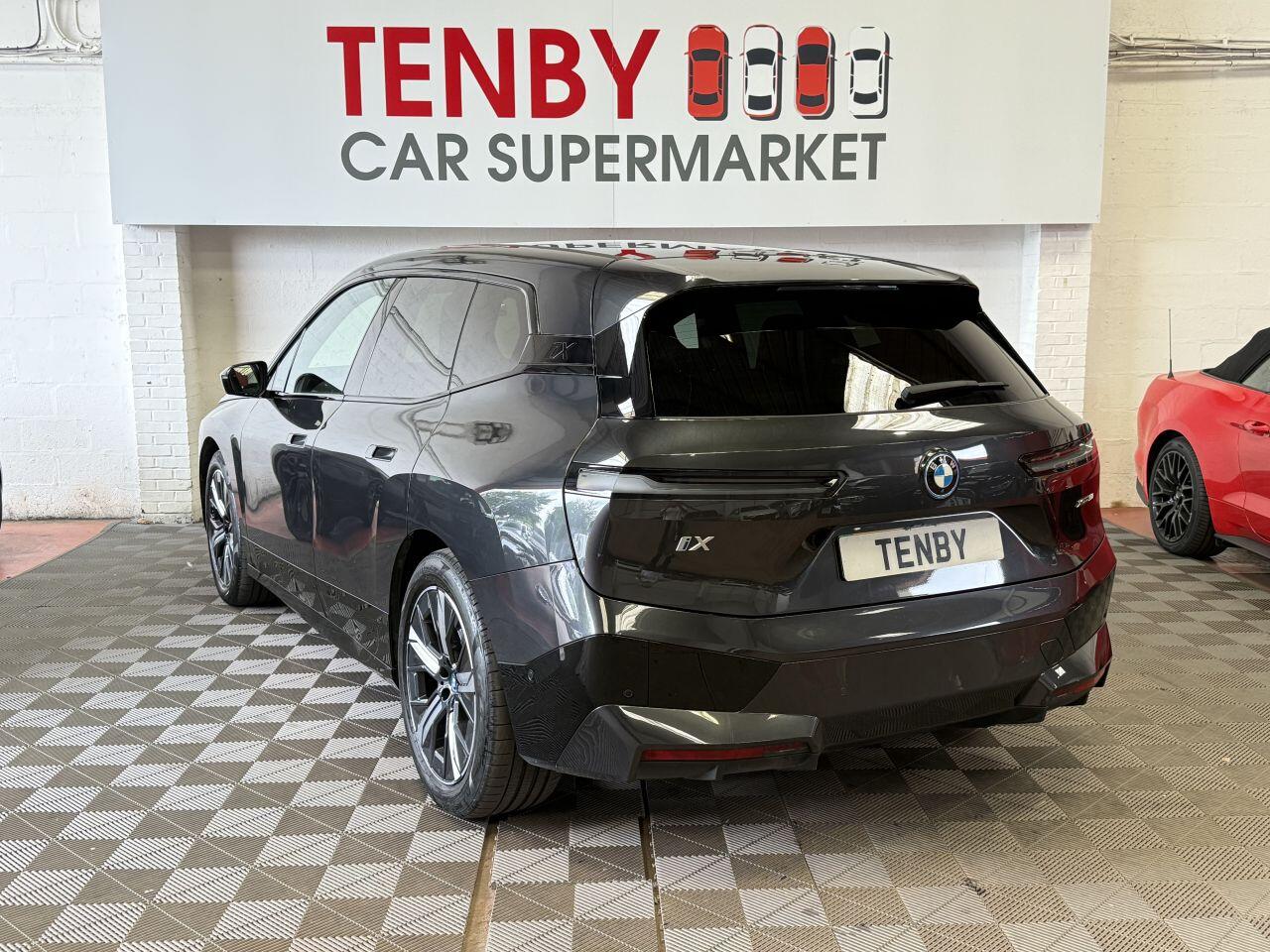 BMW Ix view 6