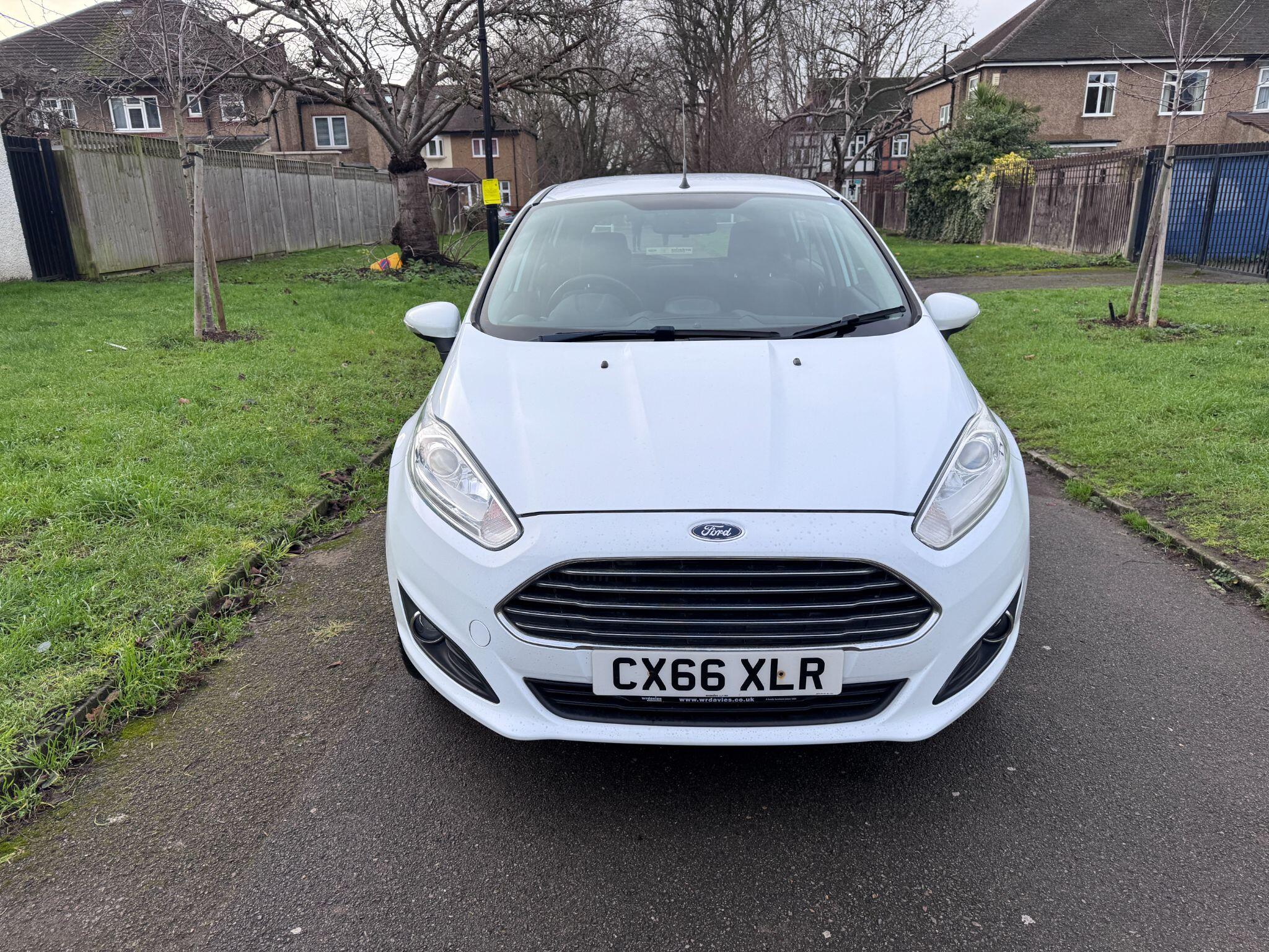 2016 Ford Fiesta image 9