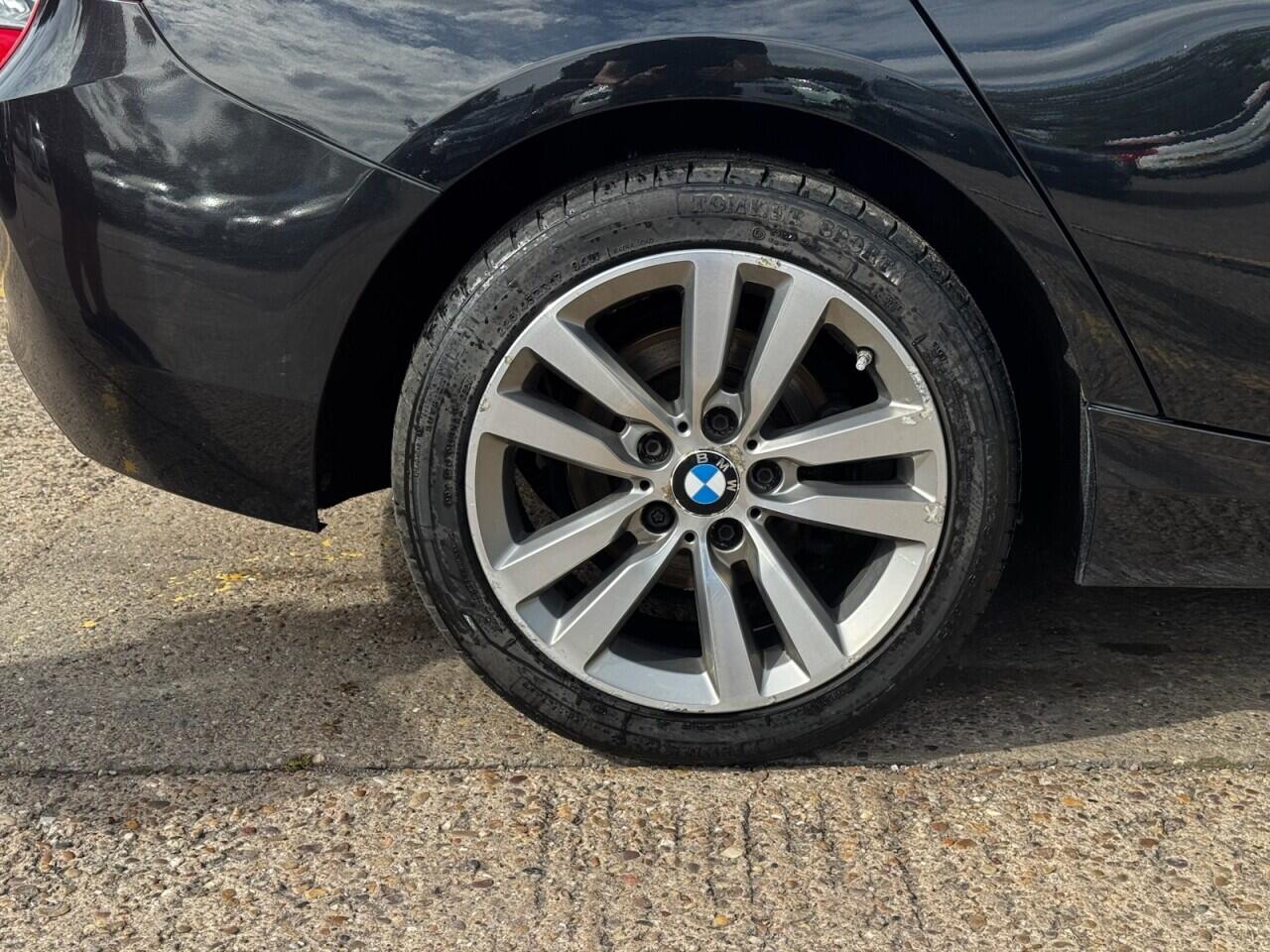 BMW 1 Series view 16