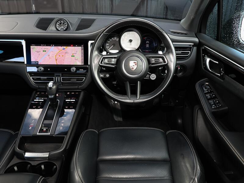 Porsche Macan view 7