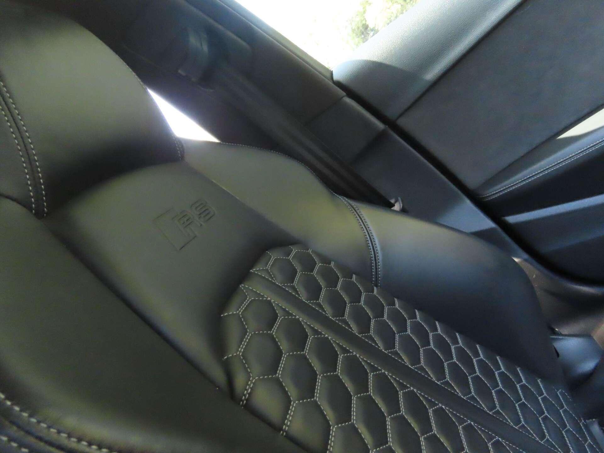 Audi RS4 view 24