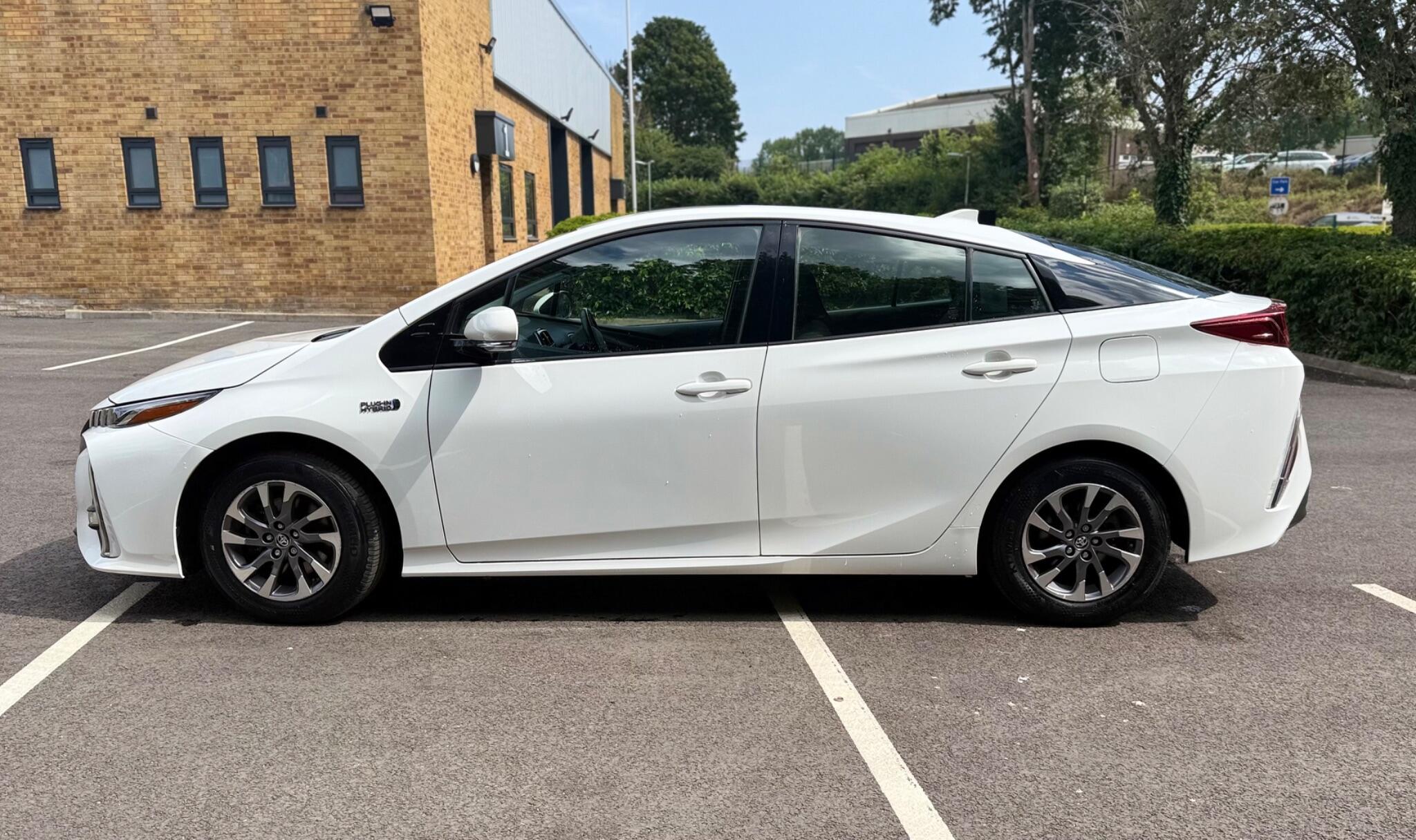 Toyota Prius view 4