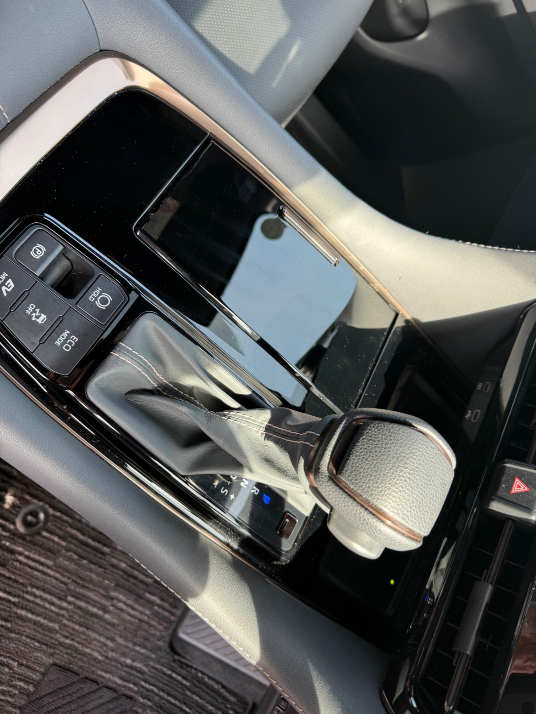 Toyota Alphard view 10