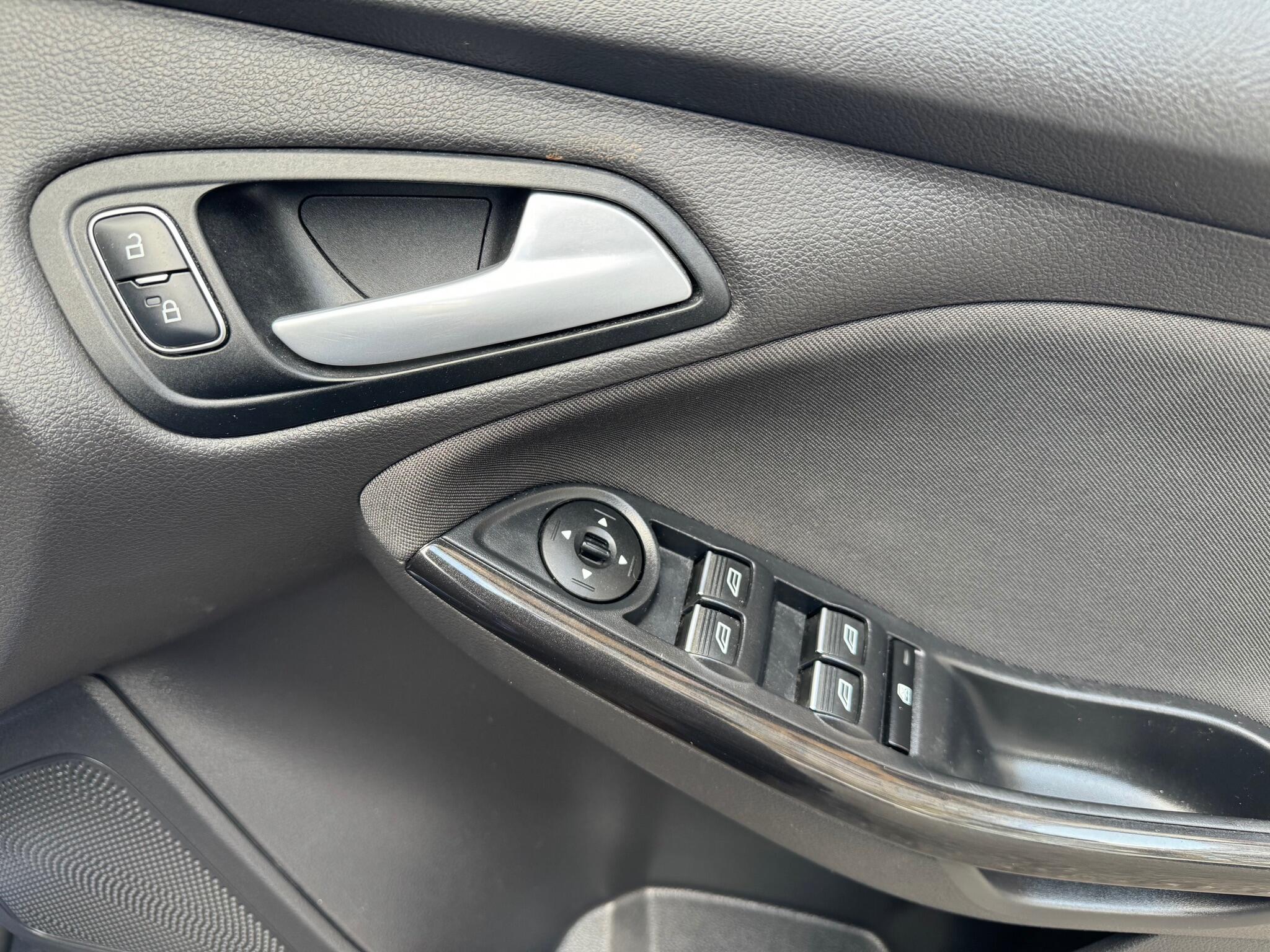 Ford Focus view 27