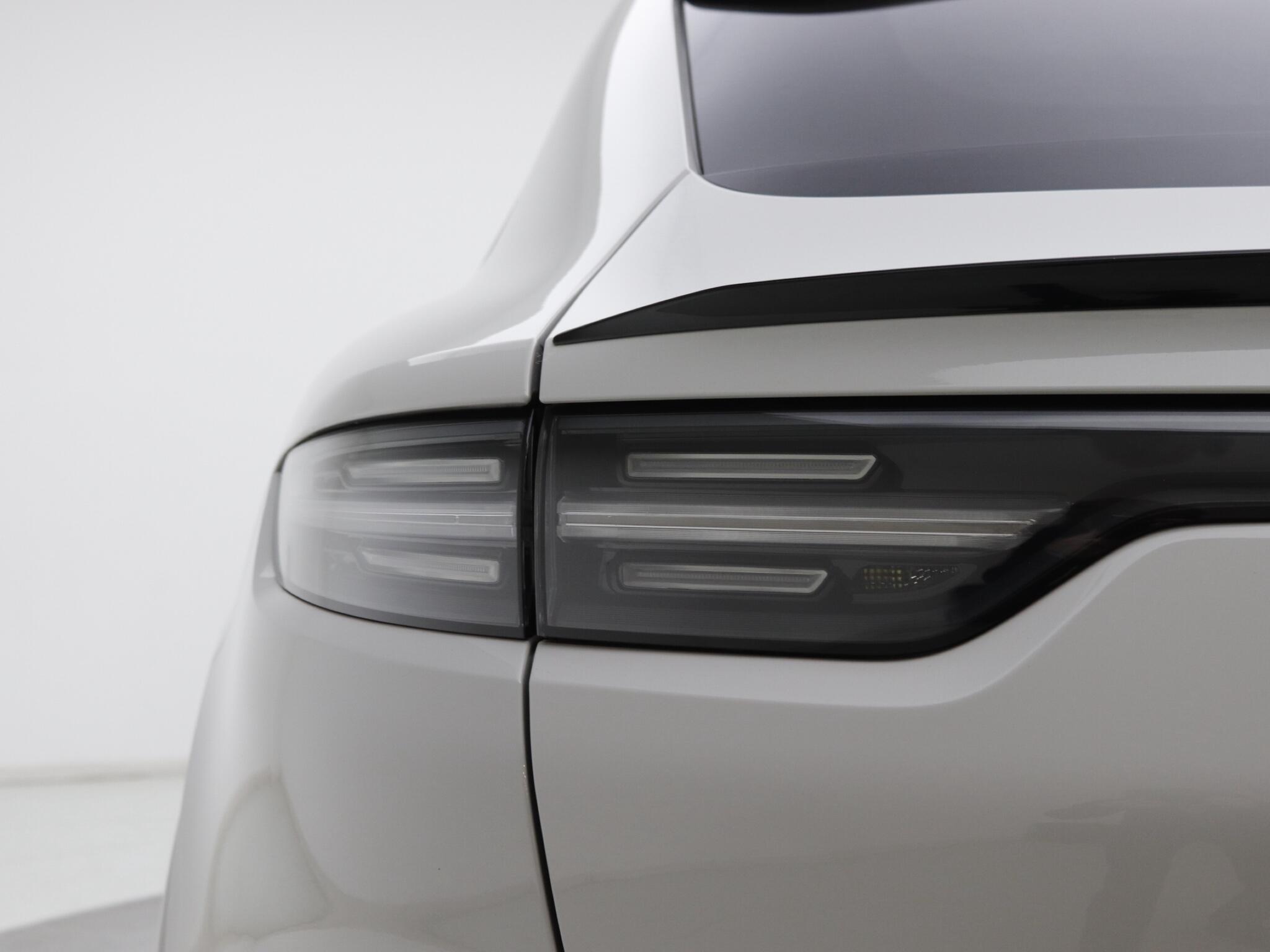 Porsche Cayenne view 21
