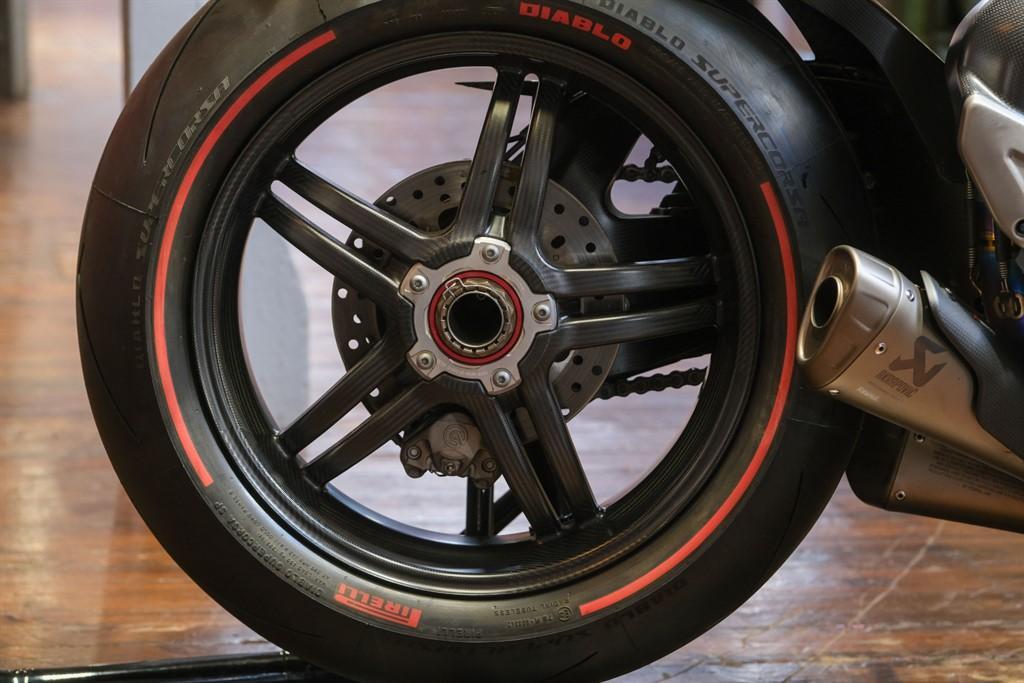 Ducati Superleggera V4 view 6