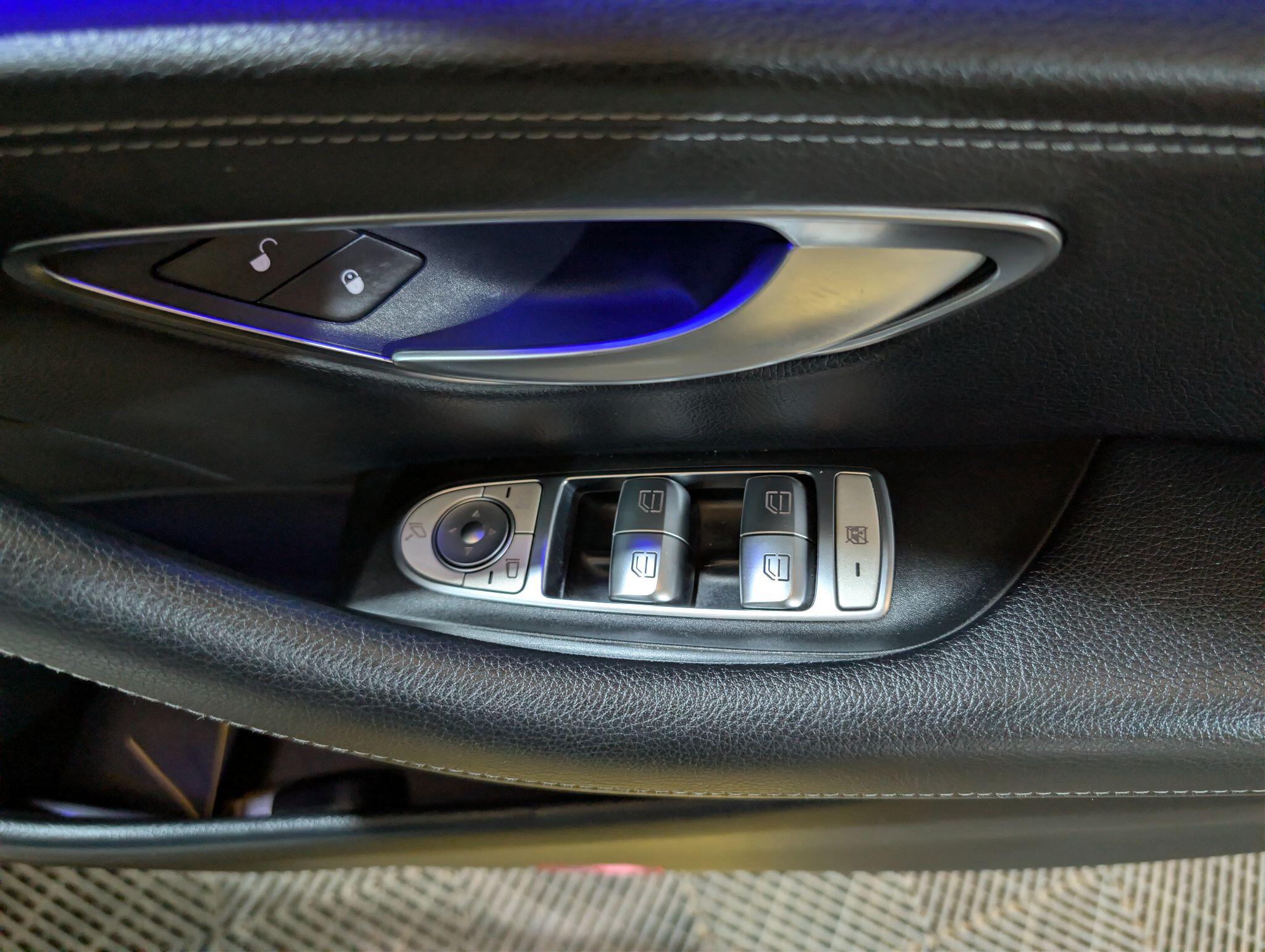 Mercedes-Benz E Class view 35