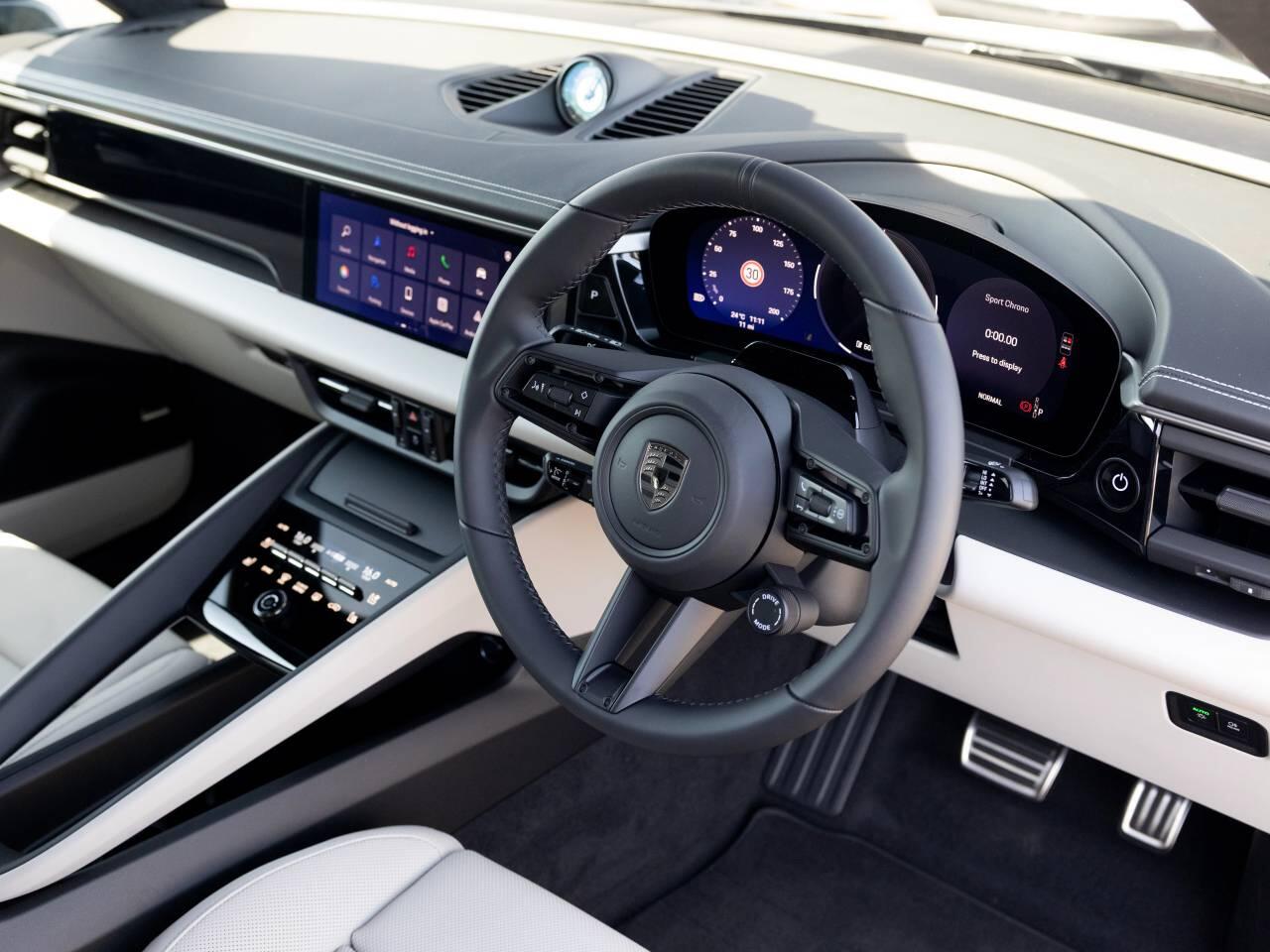 Porsche Macan view 77