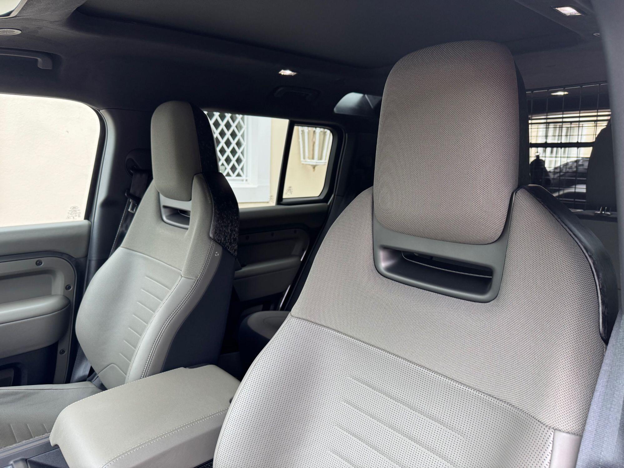 Land Rover Defender 110 view 25