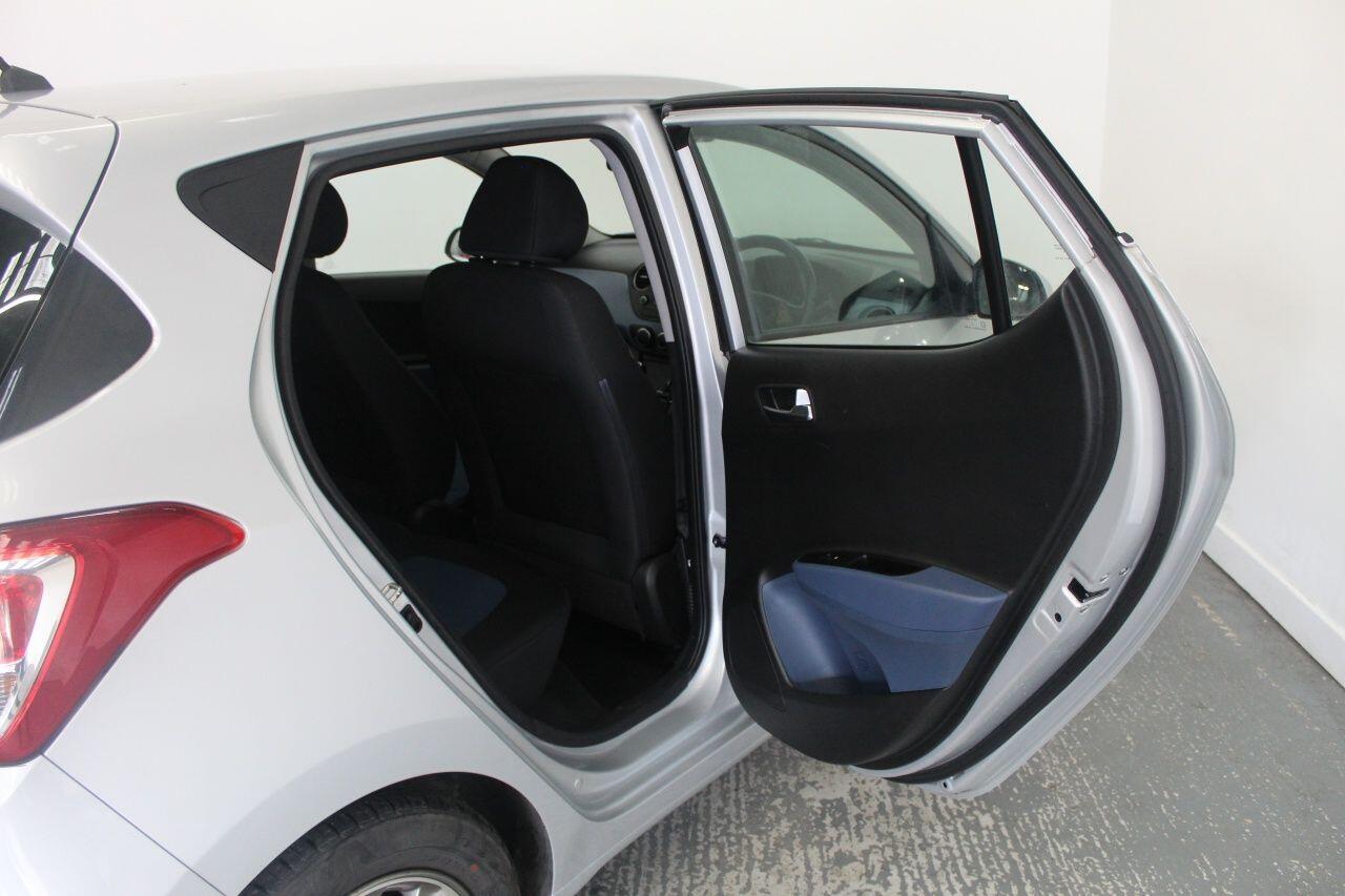Hyundai i10 view 24