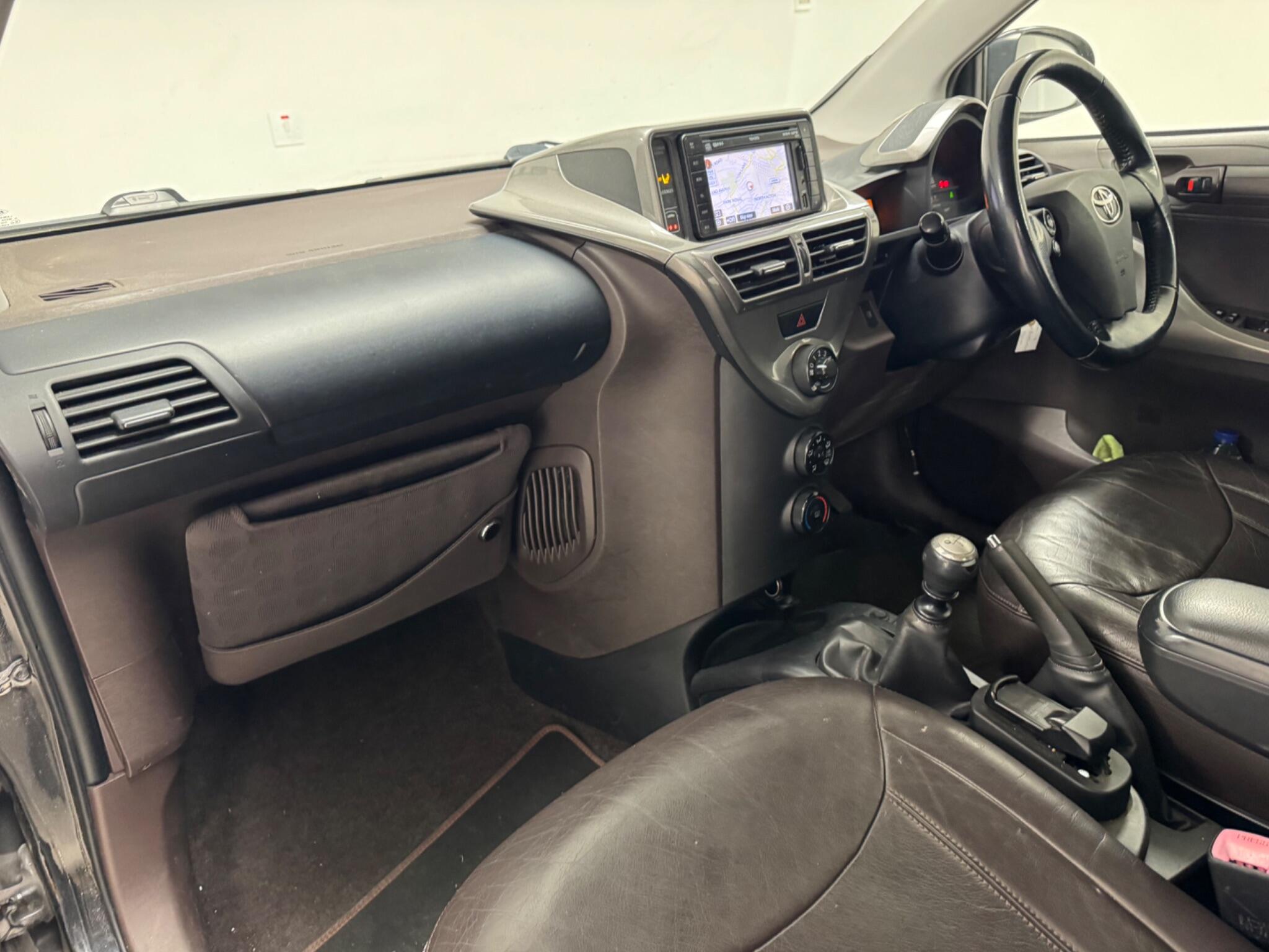 Toyota Iq view 7