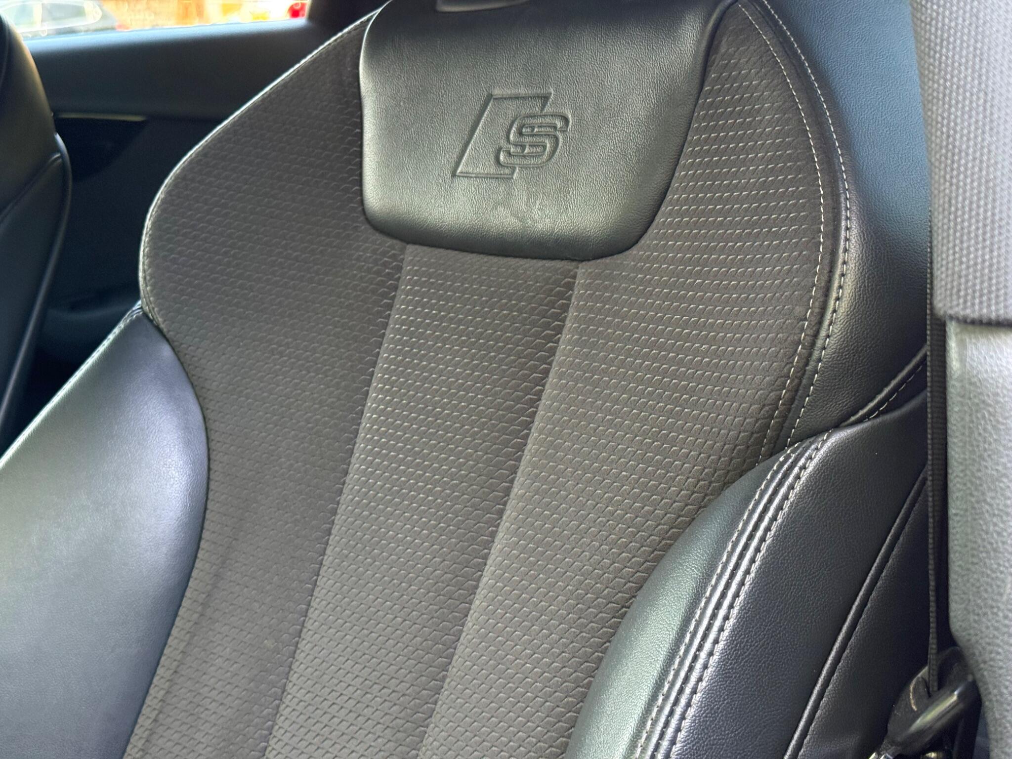 Audi A4 view 16