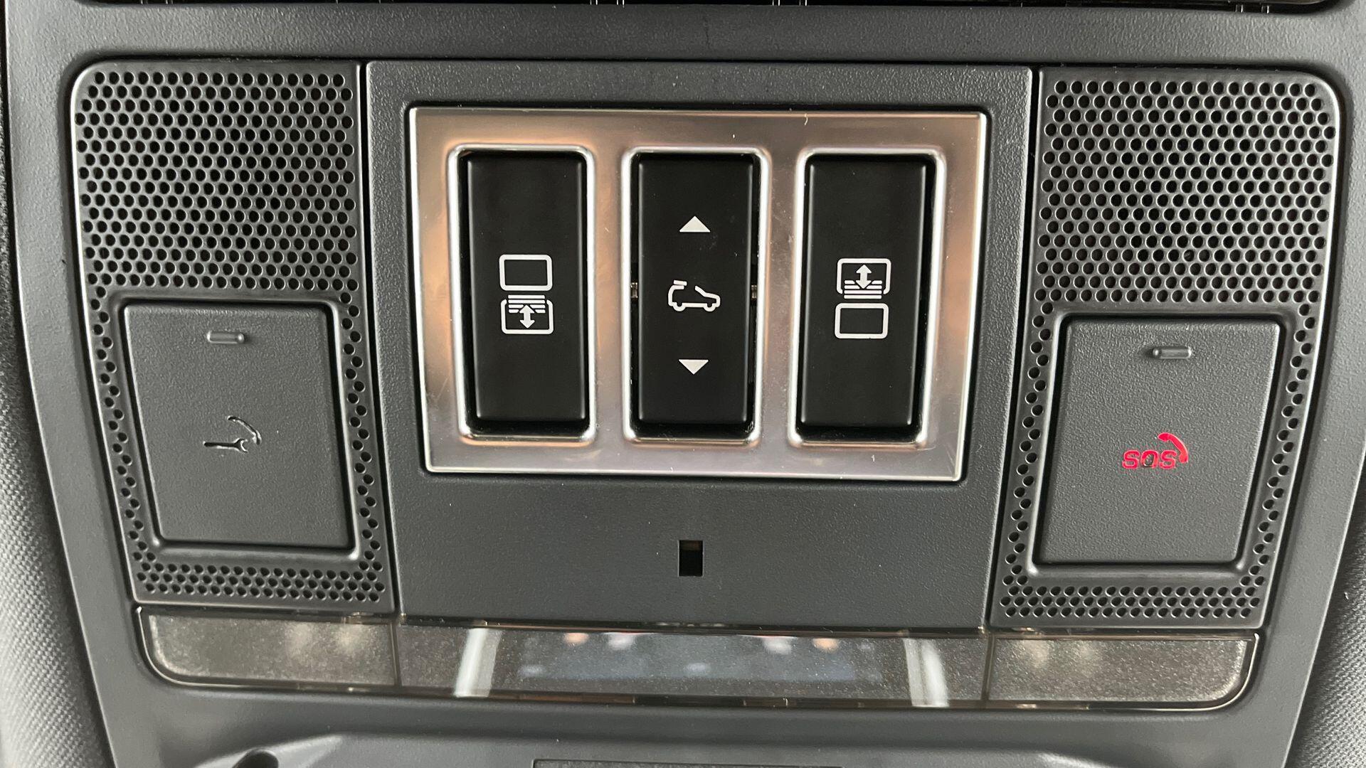 Land Rover Discovery view 23