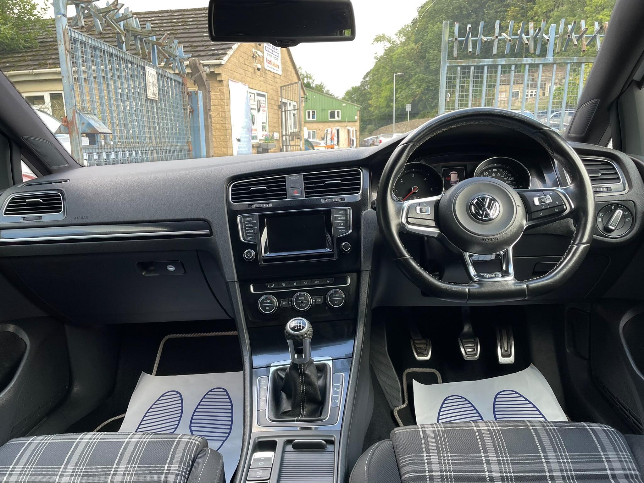 Volkswagen Golf view 23