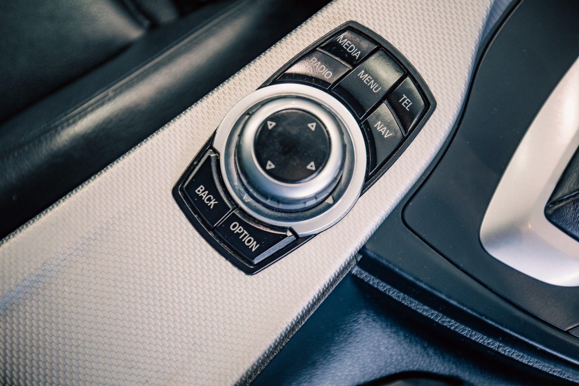 BMW 3 Series view 20