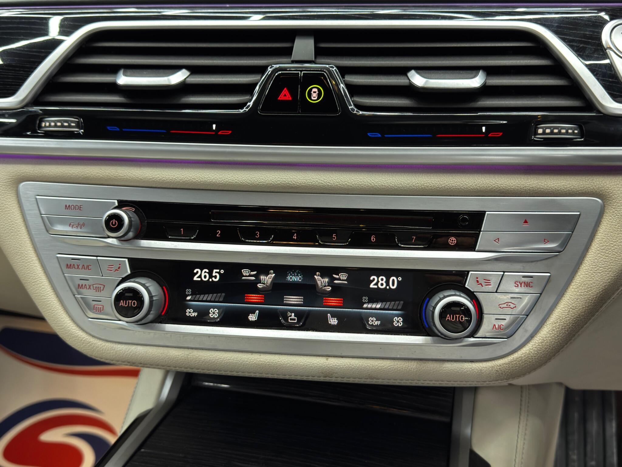 BMW 7 Series view 29